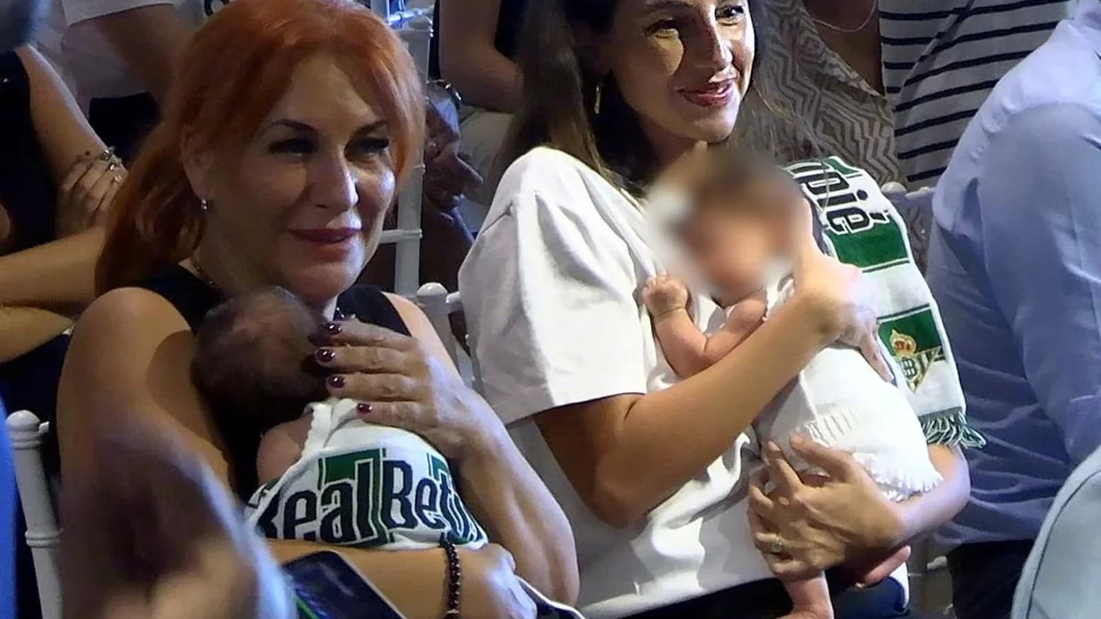 Dani Ceballos volvió al Betis acompañado por Luna Serrat y sus mellizas
