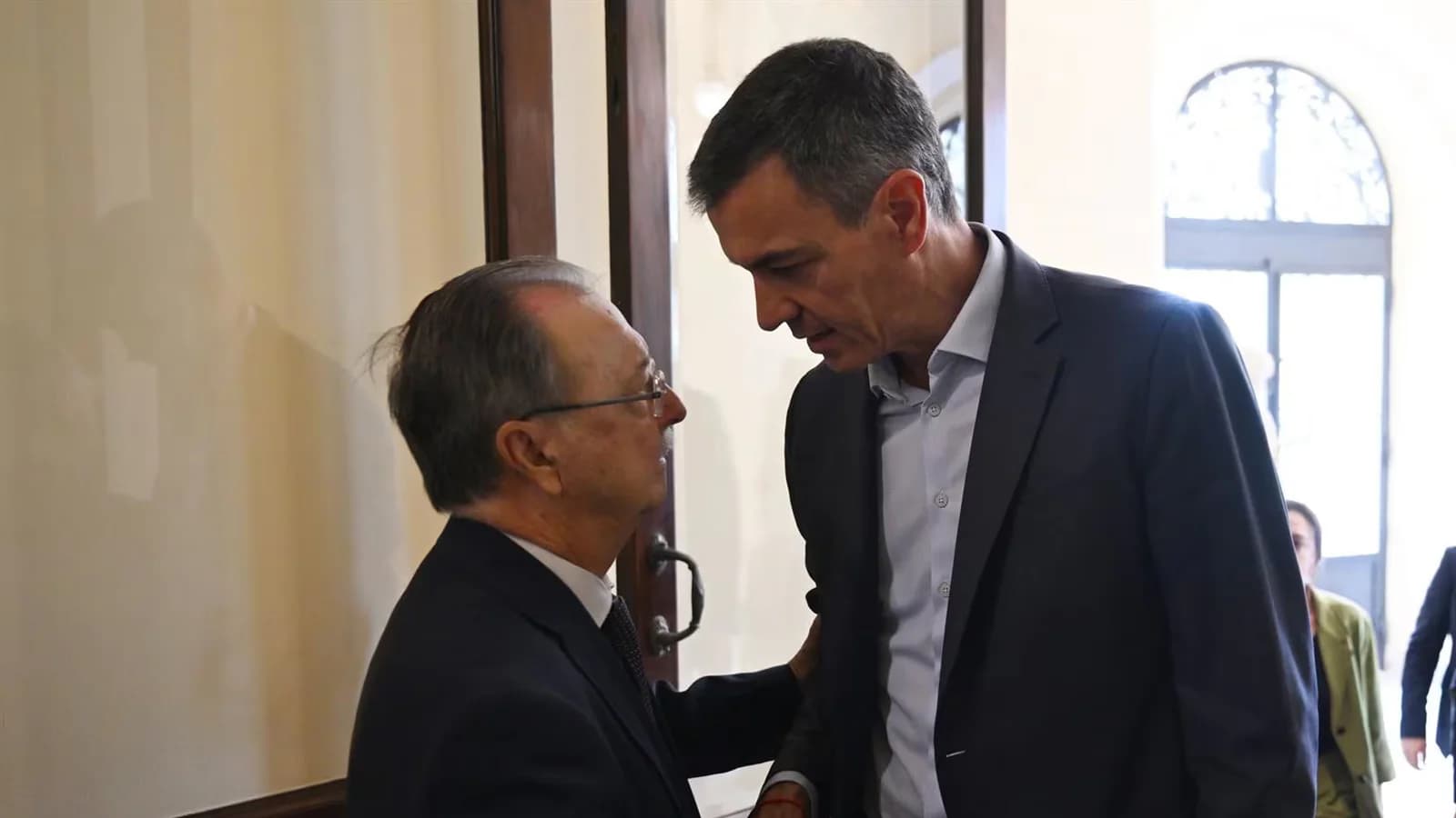 Vivas califica de “penosas” las explicaciones de Sánchez sobre la crisis migratoria