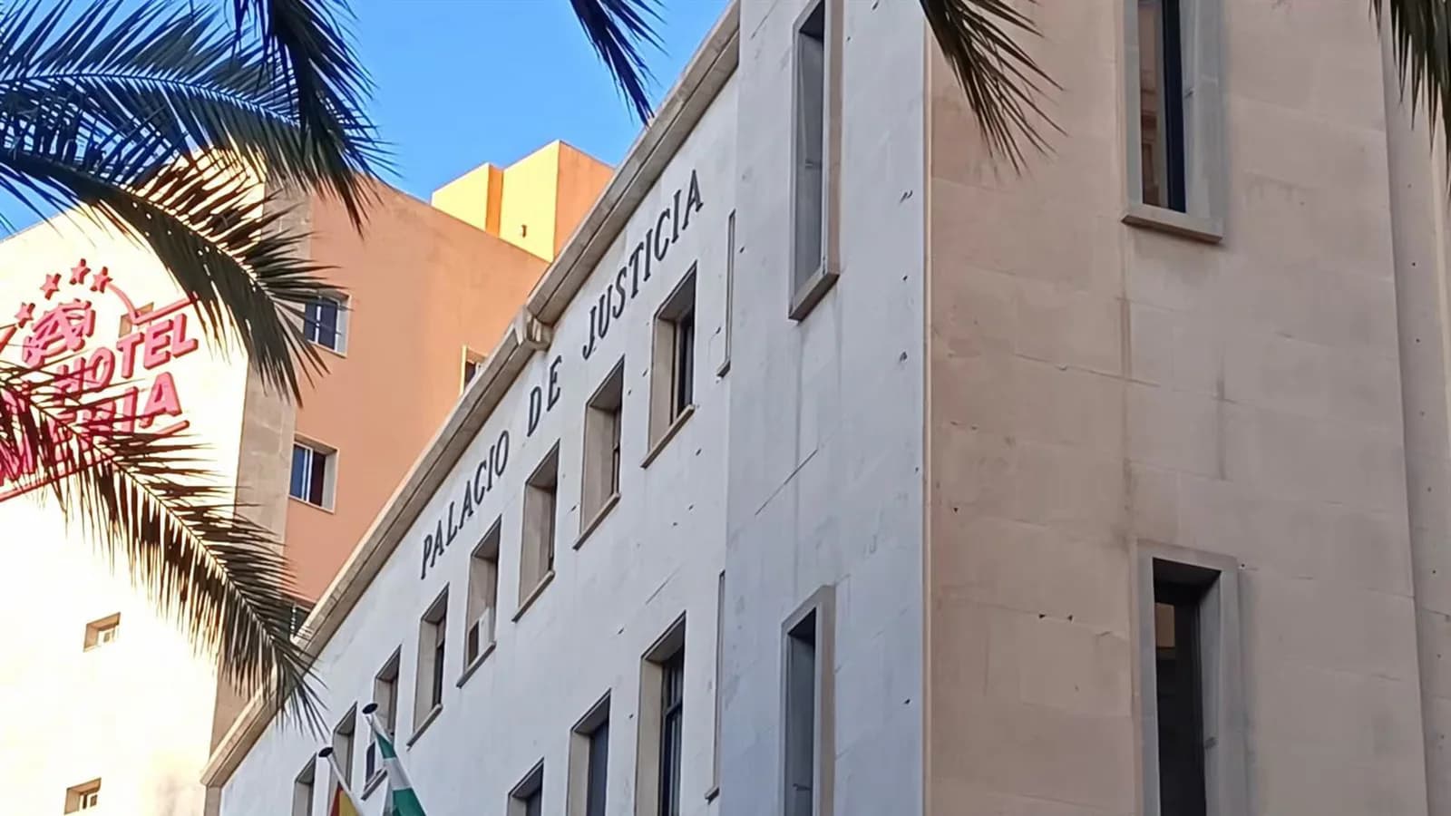 Condenan a un petaquero que transportaba 325 litros de gasolina en Almería