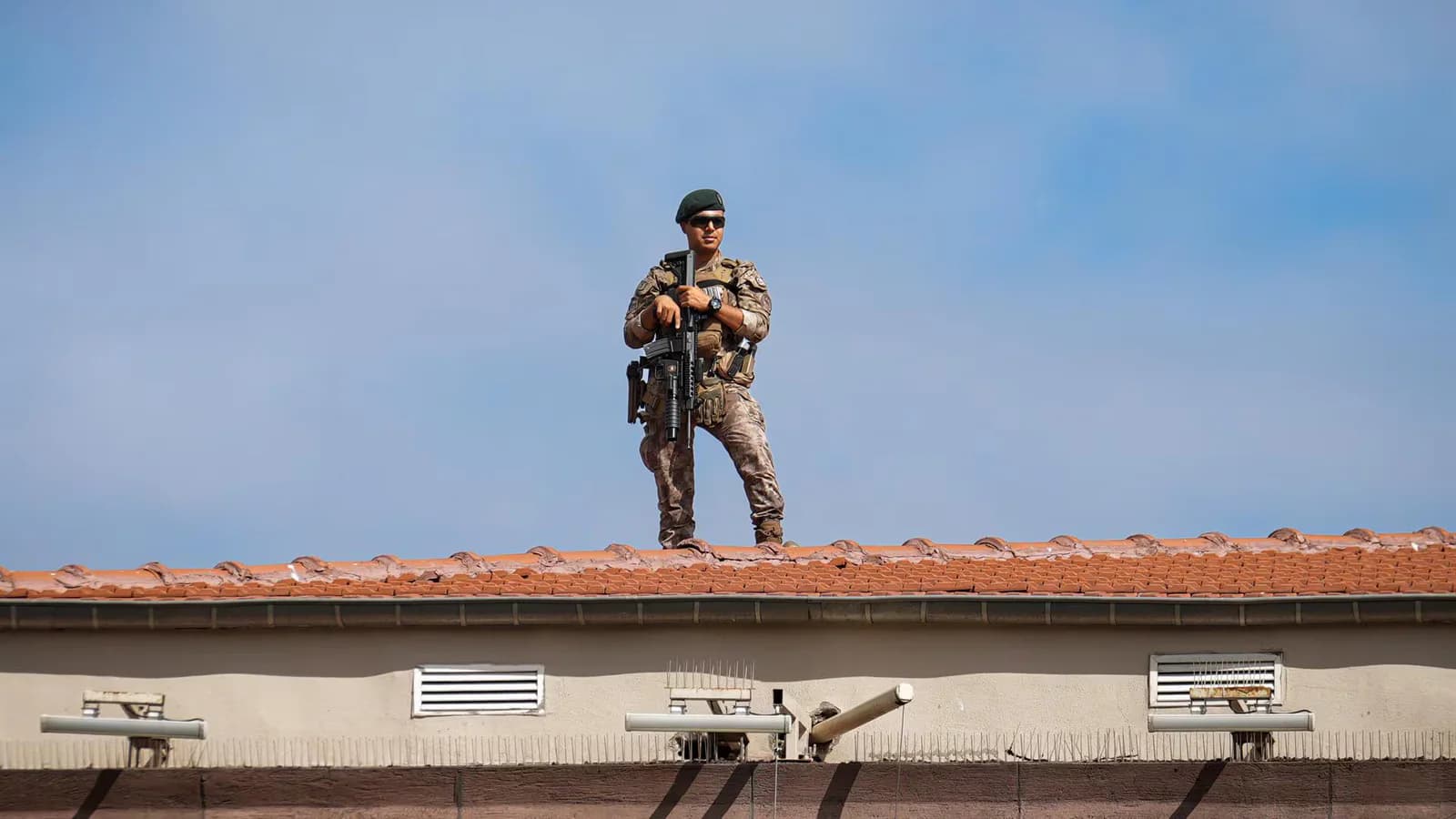 Un presunto miembro de Estado Islámico fue abatido en Estambul y un civil resultó herido