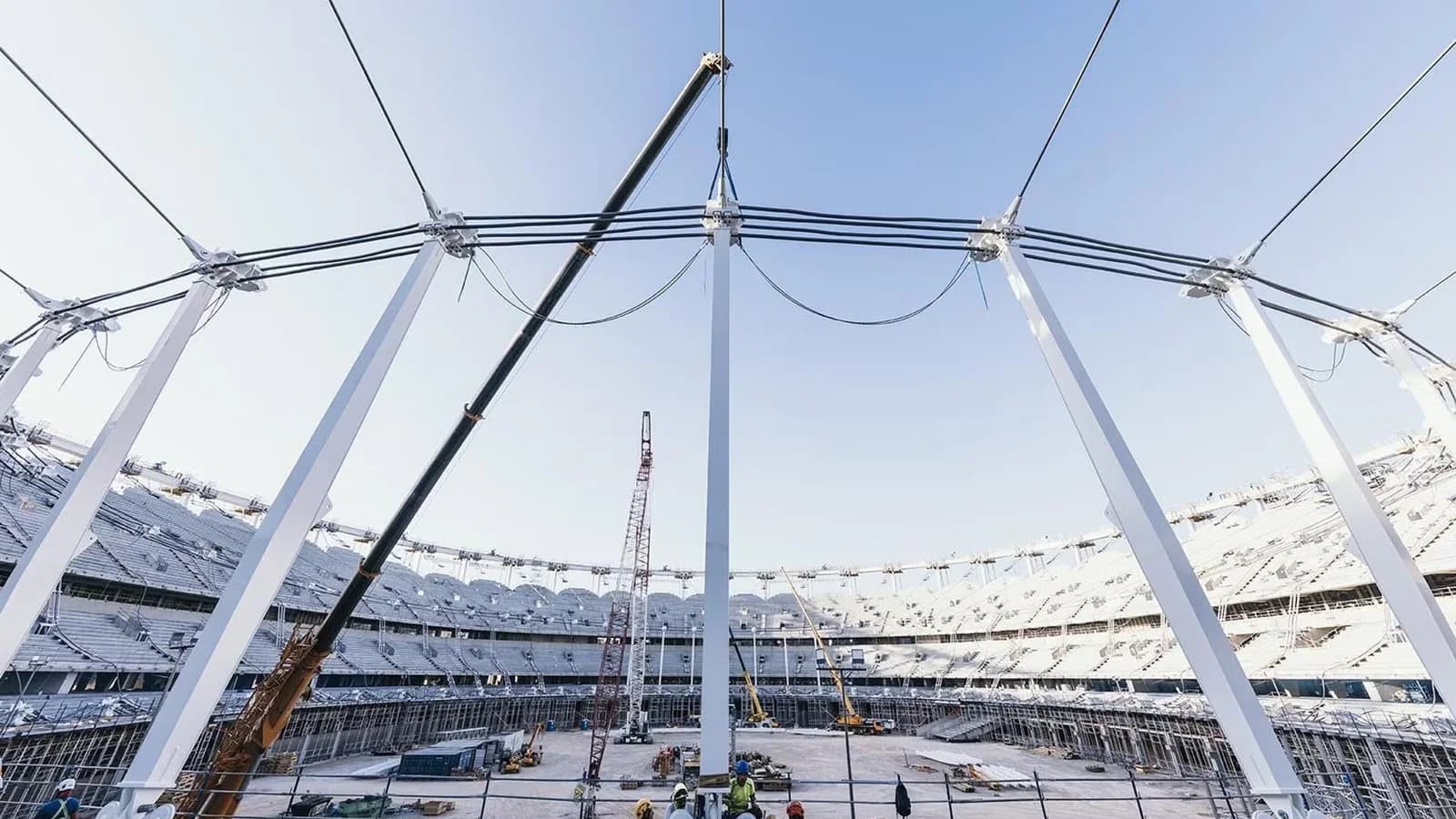 El Nou Mestalla comenzó a izar la estructura principal de su futura cubierta