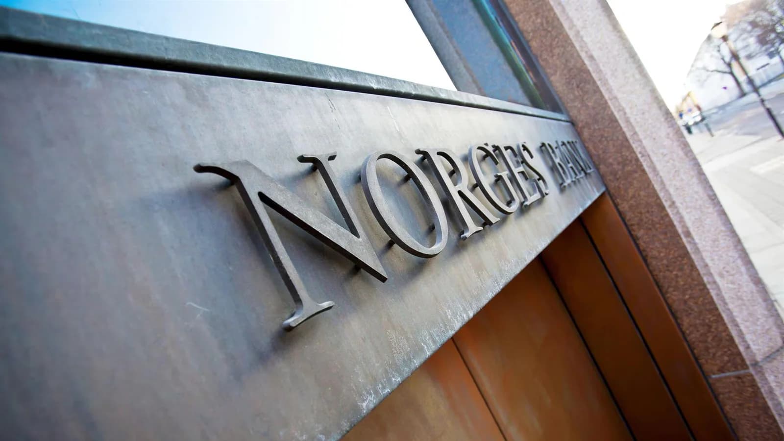 El fondo soberano de Noruega evalúa reducir su exposición a deuda pública