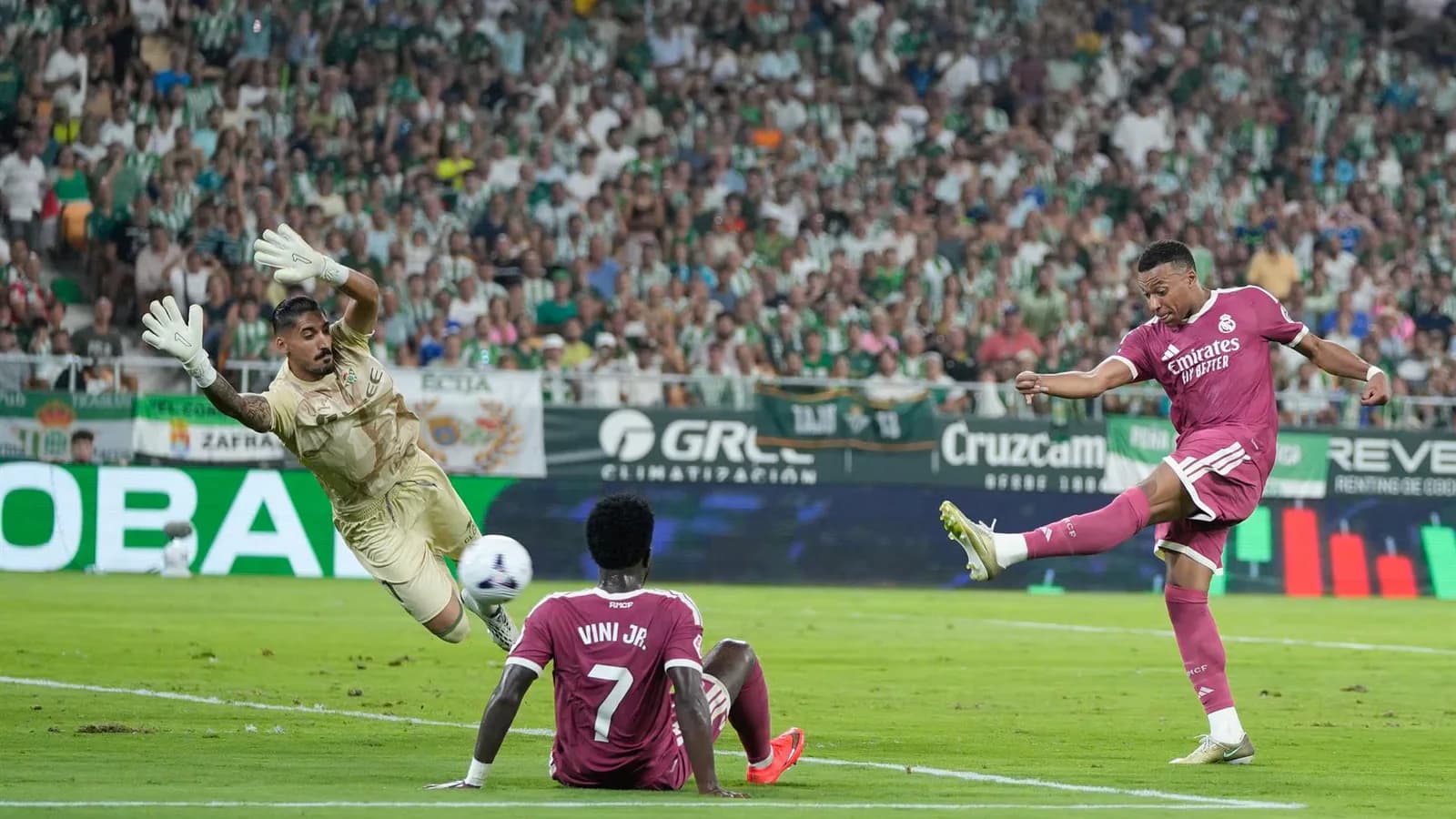 El Real Betis derrotó al Real Madrid y le quitó el invicto en LaLiga