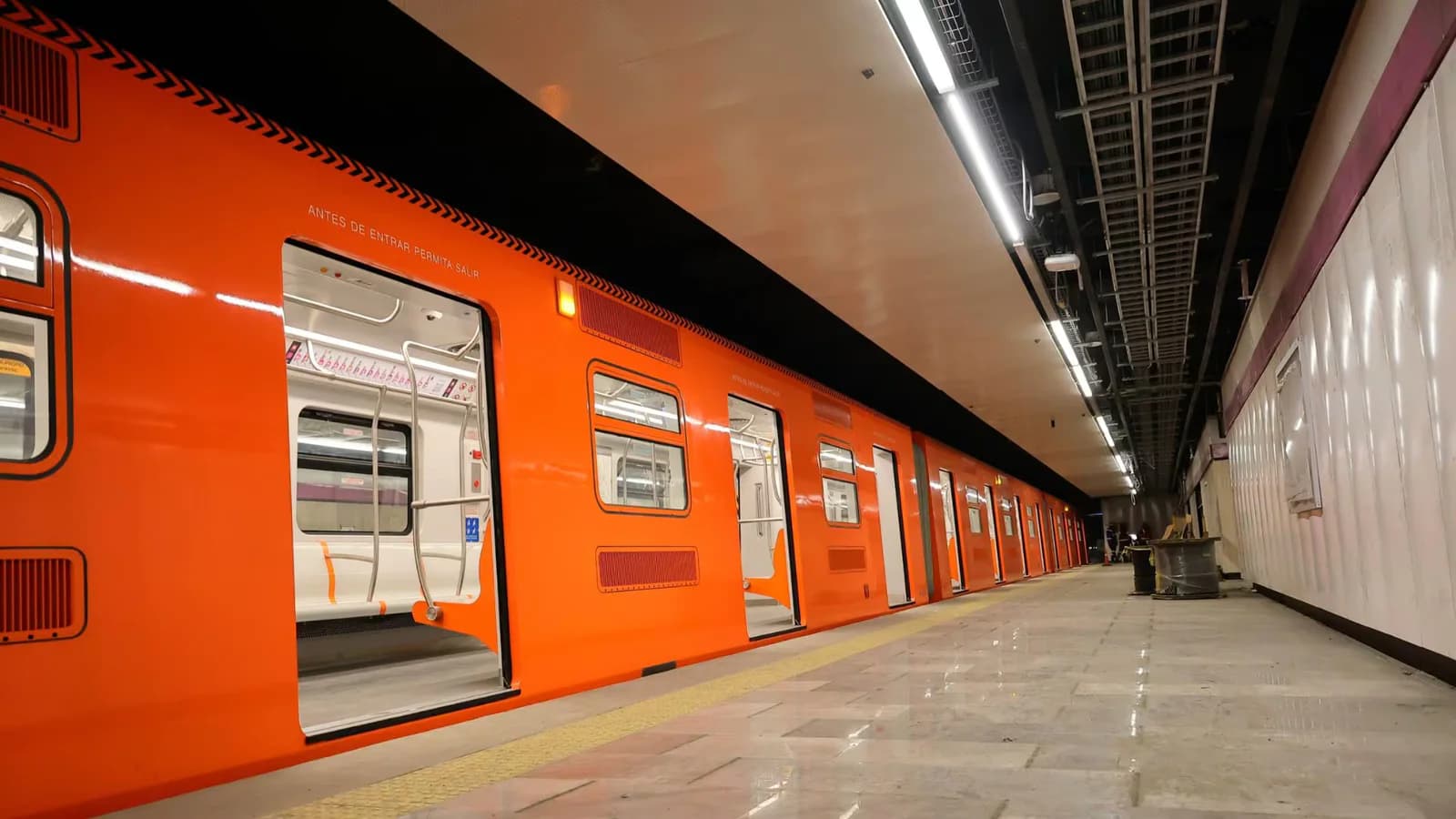 Una mujer murió tras caer a las vías en la estación Chapultepec del Metro de CDMX