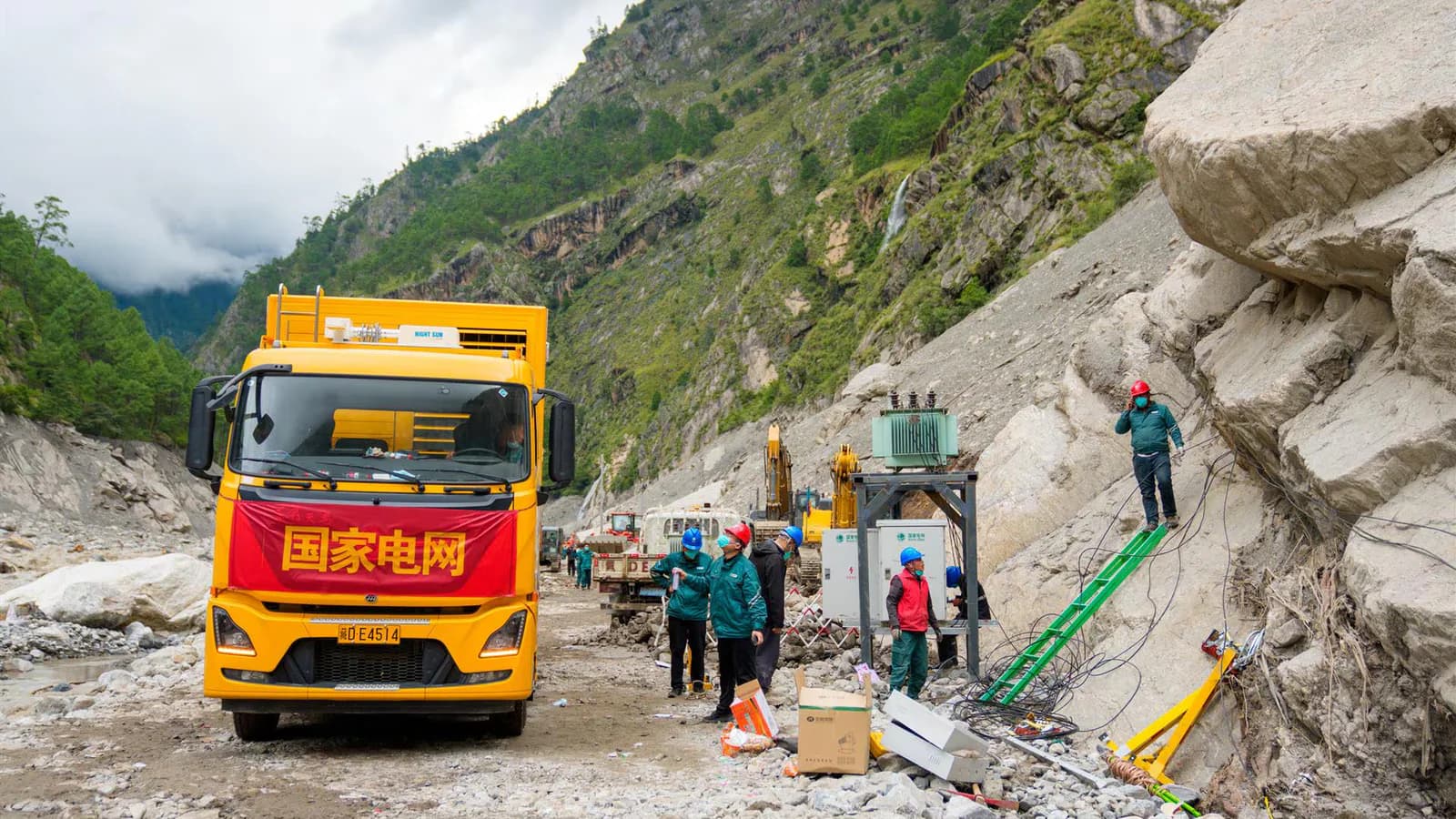 Un muerto y 11 desaparecidos por un deslizamiento provocado por el tifón Saudel en China