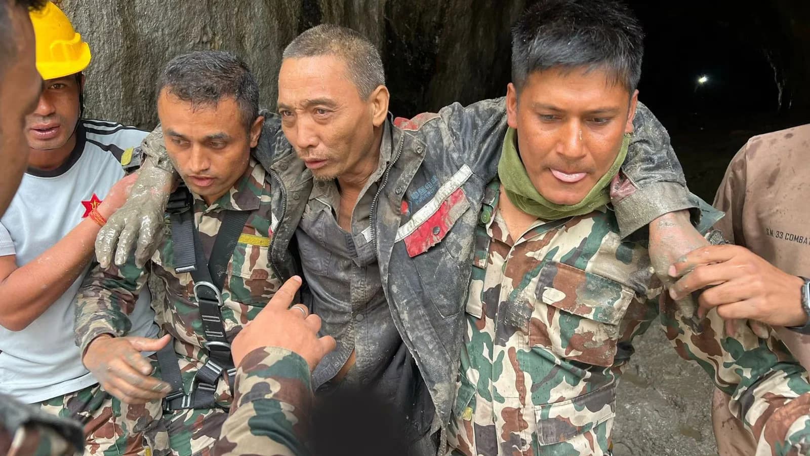 Nepal rescata a una mujer y a un ciudadano chino diez días después de la riada