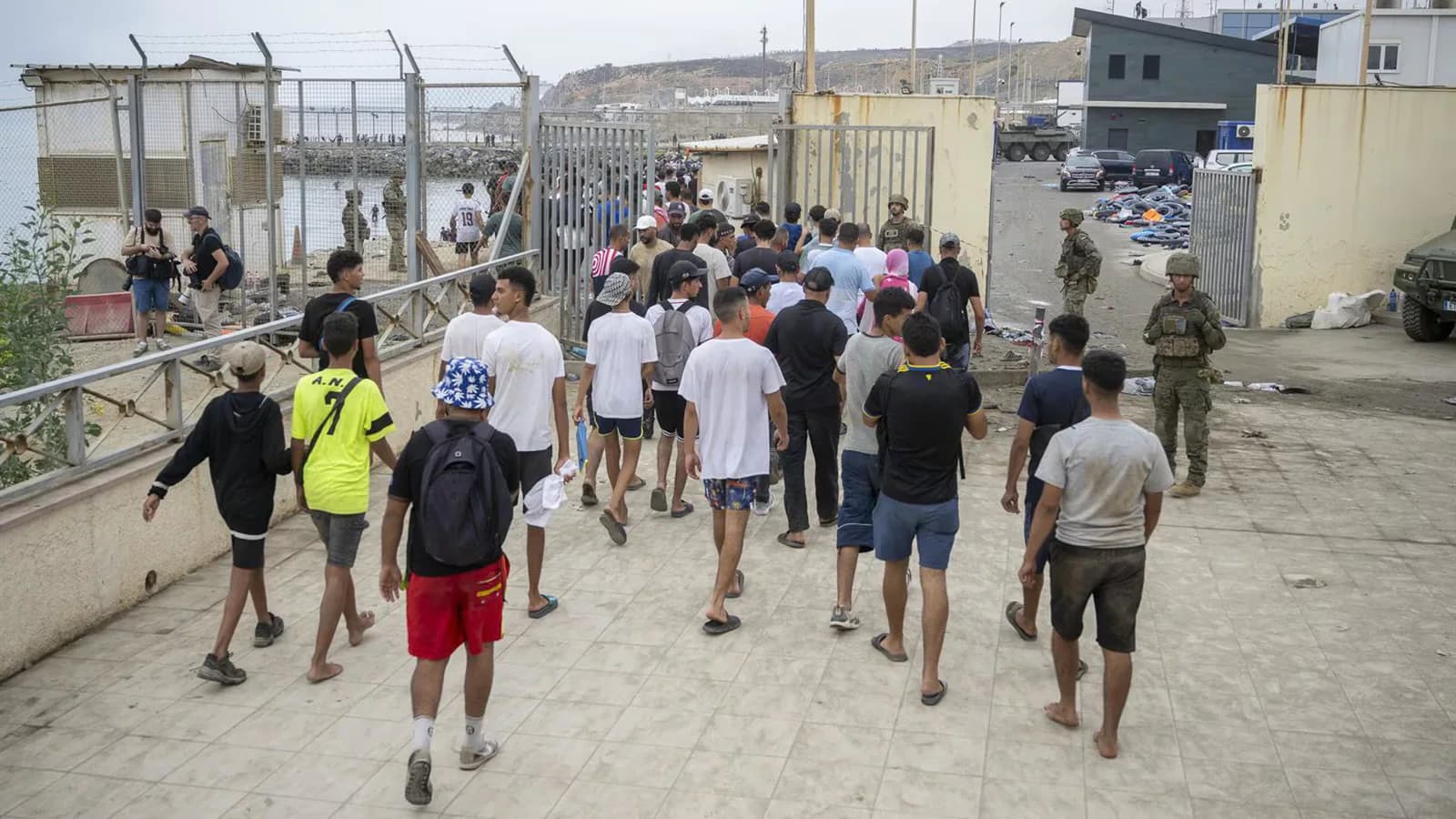 Autorizan el uso temporal de 16.000 metros cuadrados del puerto de Ceuta para atención migratoria
