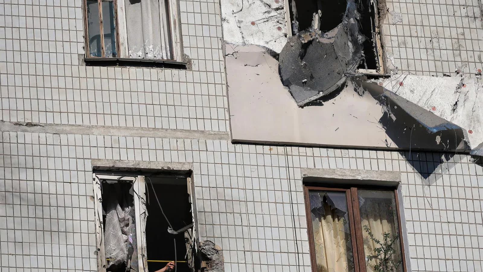 Tres muertos, incluido un niño, por un ataque ruso en Chuguev