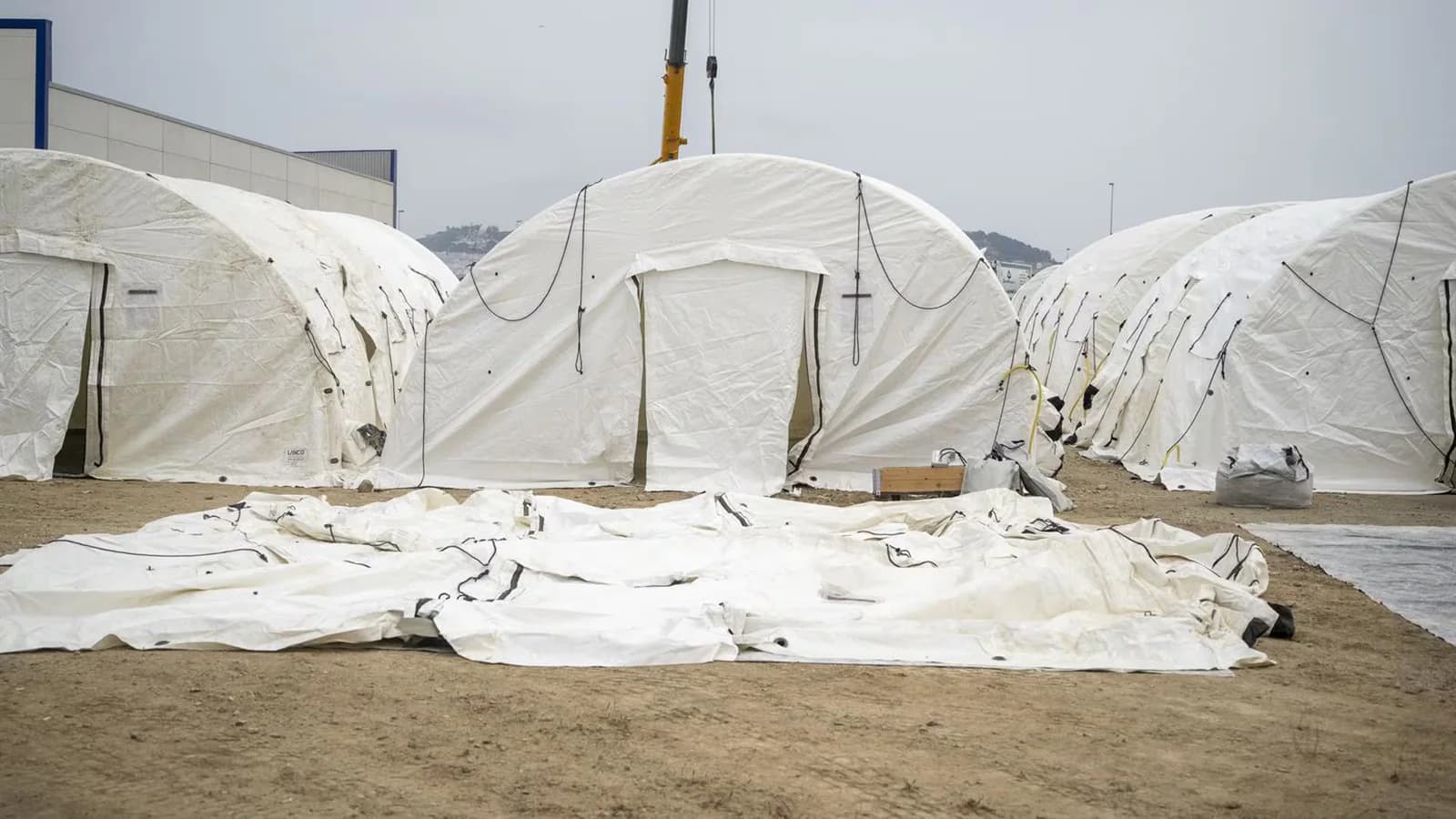 Torres afirma que las carpas del puerto de Ceuta serán desmontadas tras las devoluciones