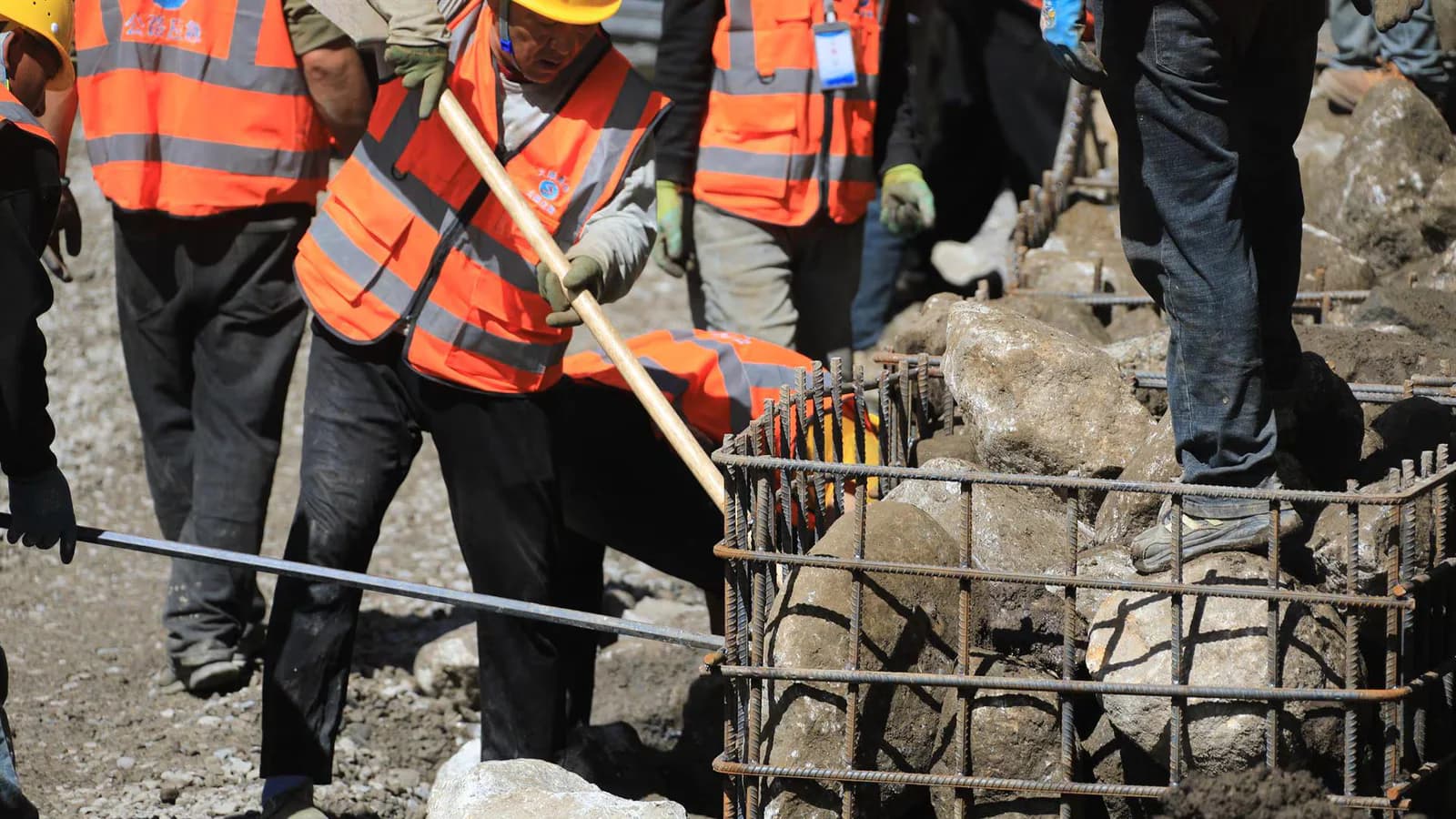 La riada en la frontera entre China y Nepal ya dejó 43 muertos en Tíbet