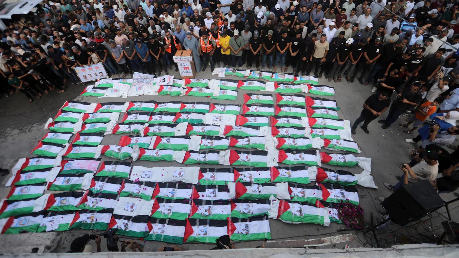 Funeral en Gaza por 100 personas cuyos restos fueron recuperados de los escombros