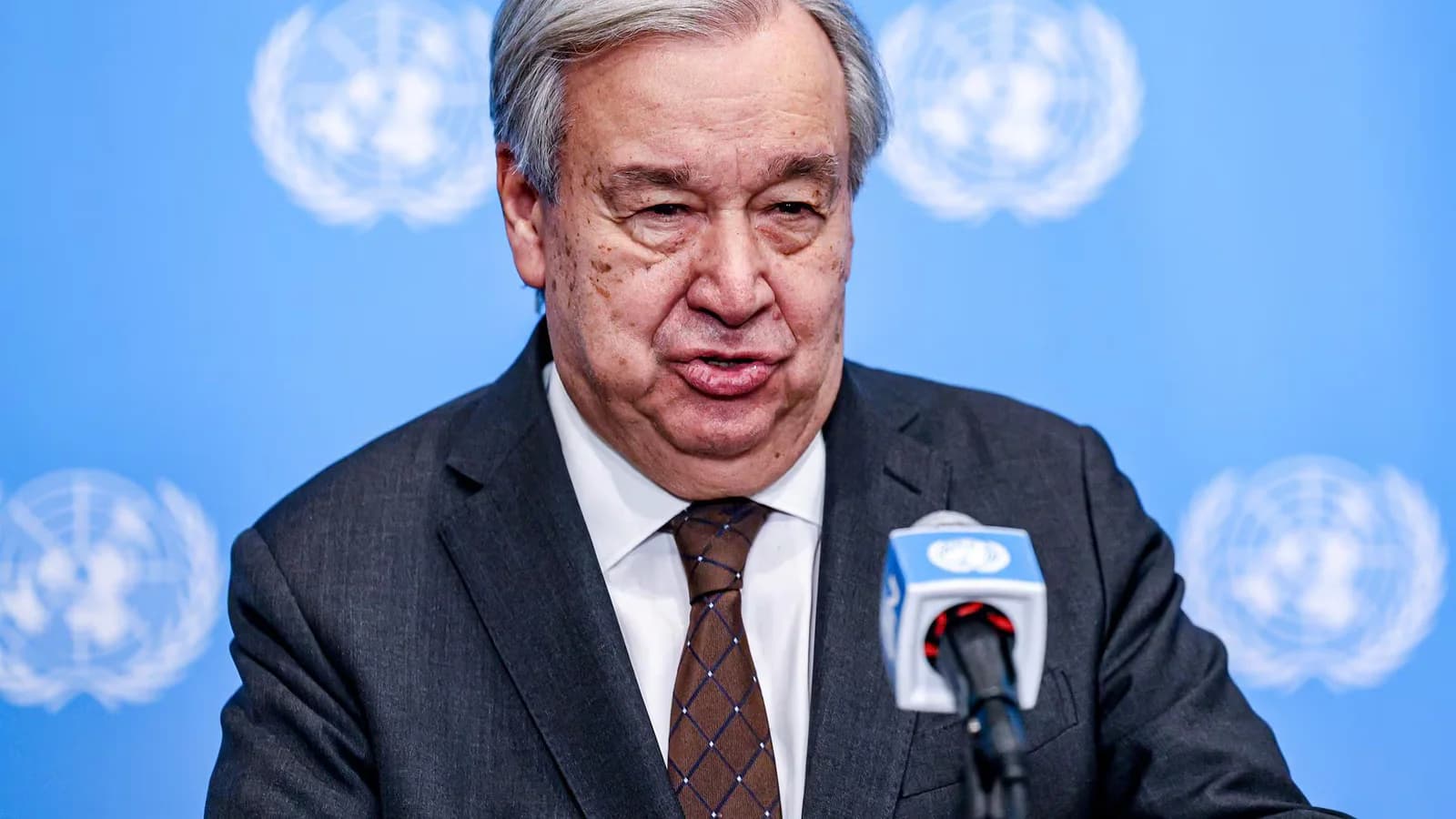 La ONU exigió a los talibanes levantar el veto a las mujeres en sus instalaciones