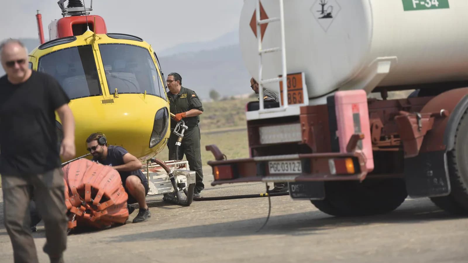 El MITECO moviliza medios aéreos y cuatro BRIF contra incendios en seis provincias