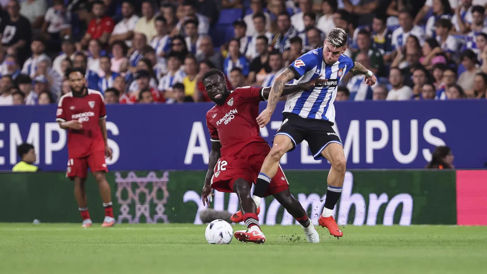 Espanyol y Sevilla igualaron 1-1 en un cierre frenético de la jornada