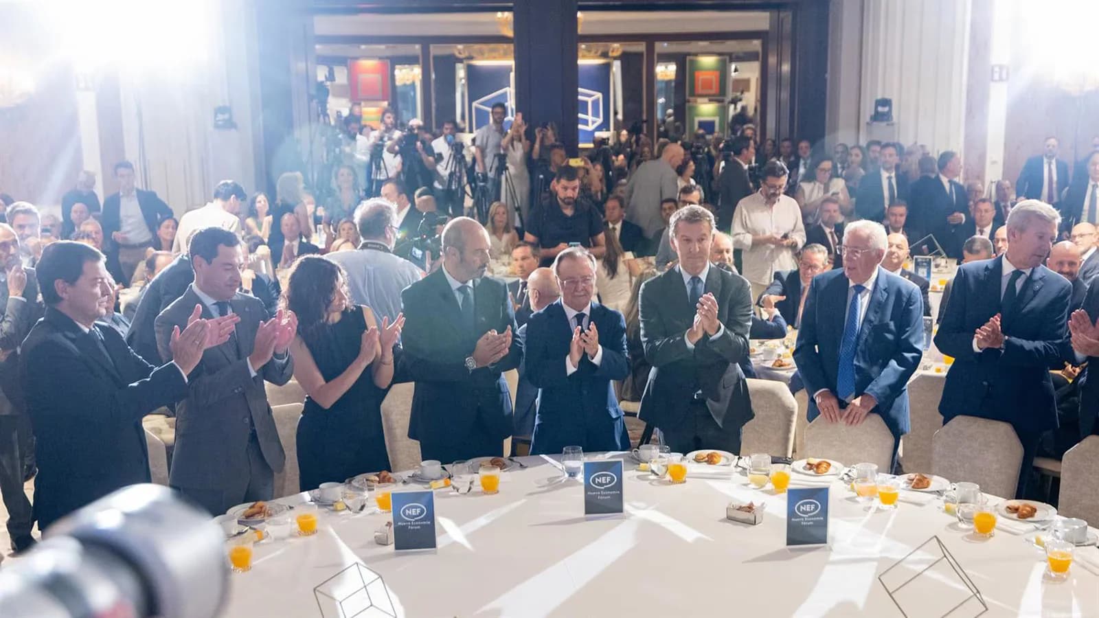 Los presidentes del PP respaldan a Vivas ante las críticas del Gobierno