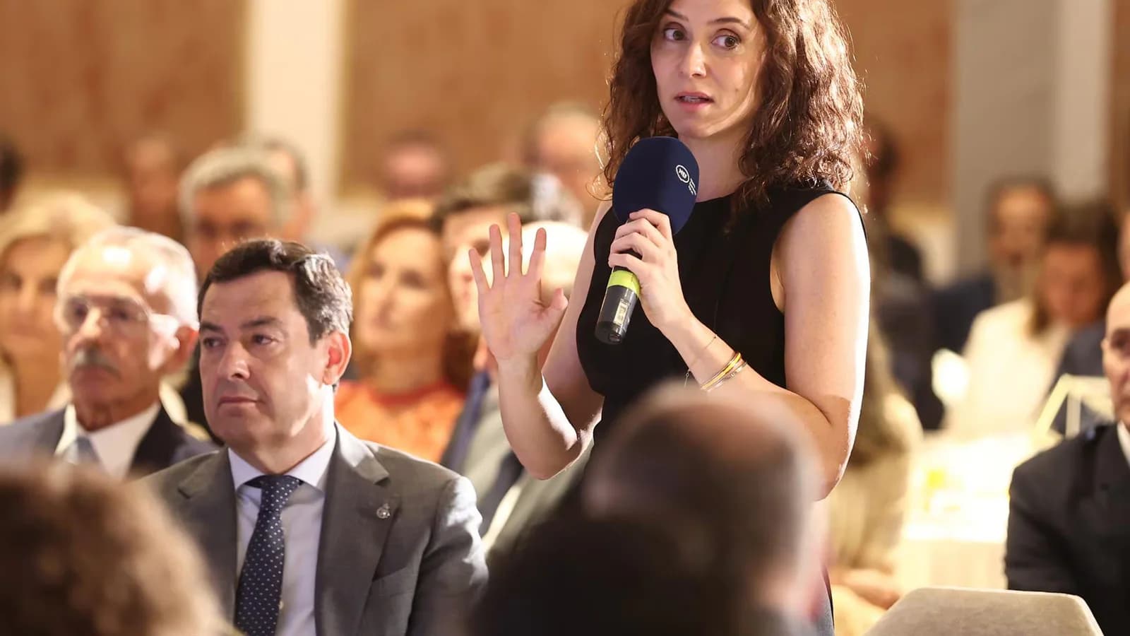 Ayuso acusa al Gobierno de actuar con “cobardía y negligencia” en Ceuta