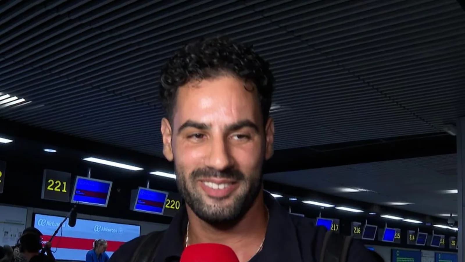 Asraf Beno vuelve a Supervivientes con la emoción de separarse de su hijo Cairo