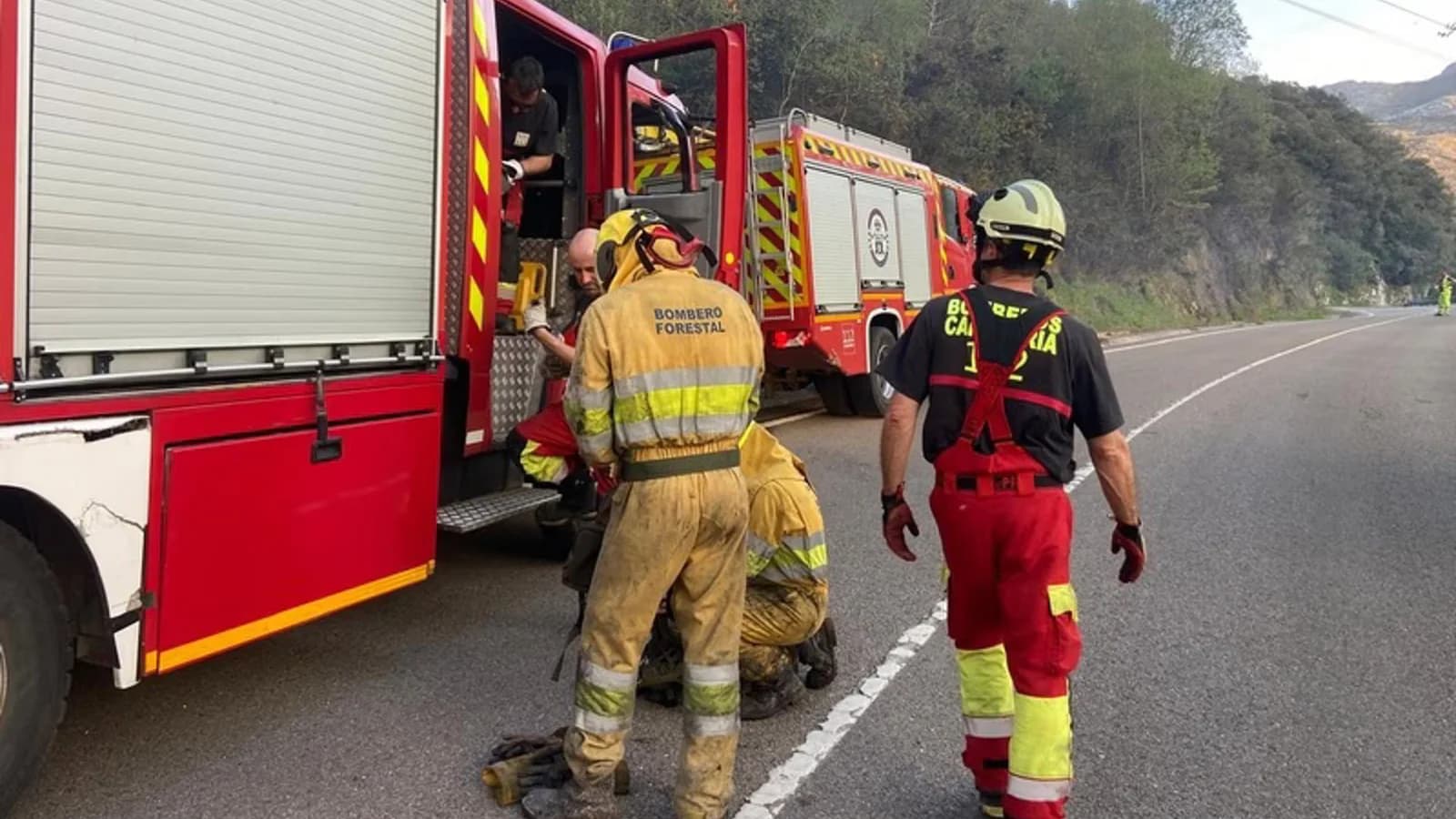 Cantabria mantiene controlados cinco incendios forestales activos