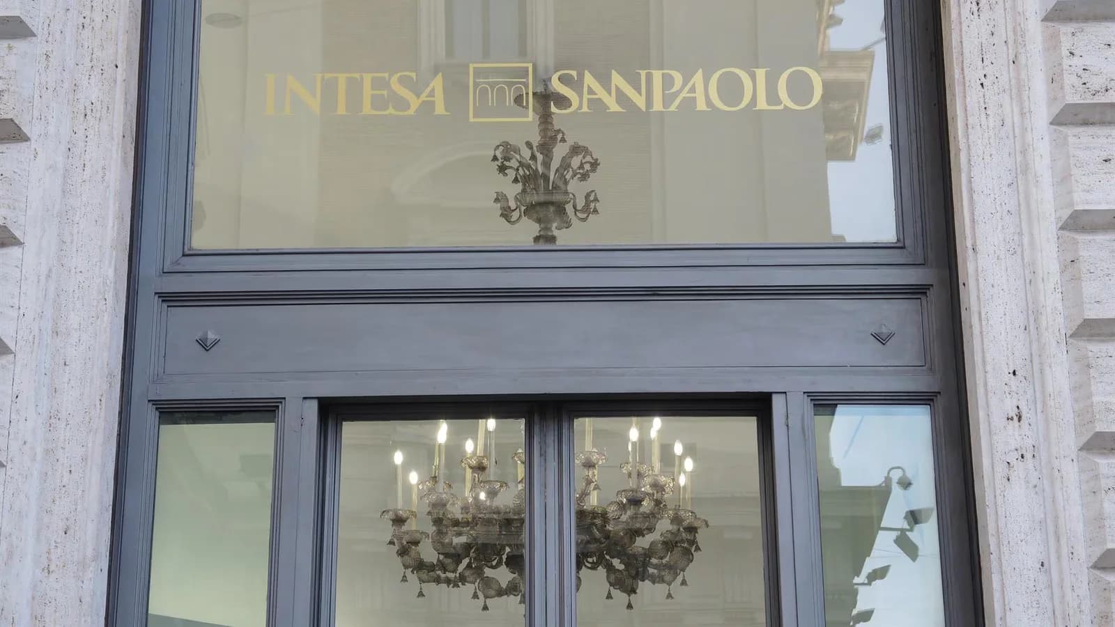 Intesa Sanpaolo prevé 2.900 millones de euros en sinergias para 2029