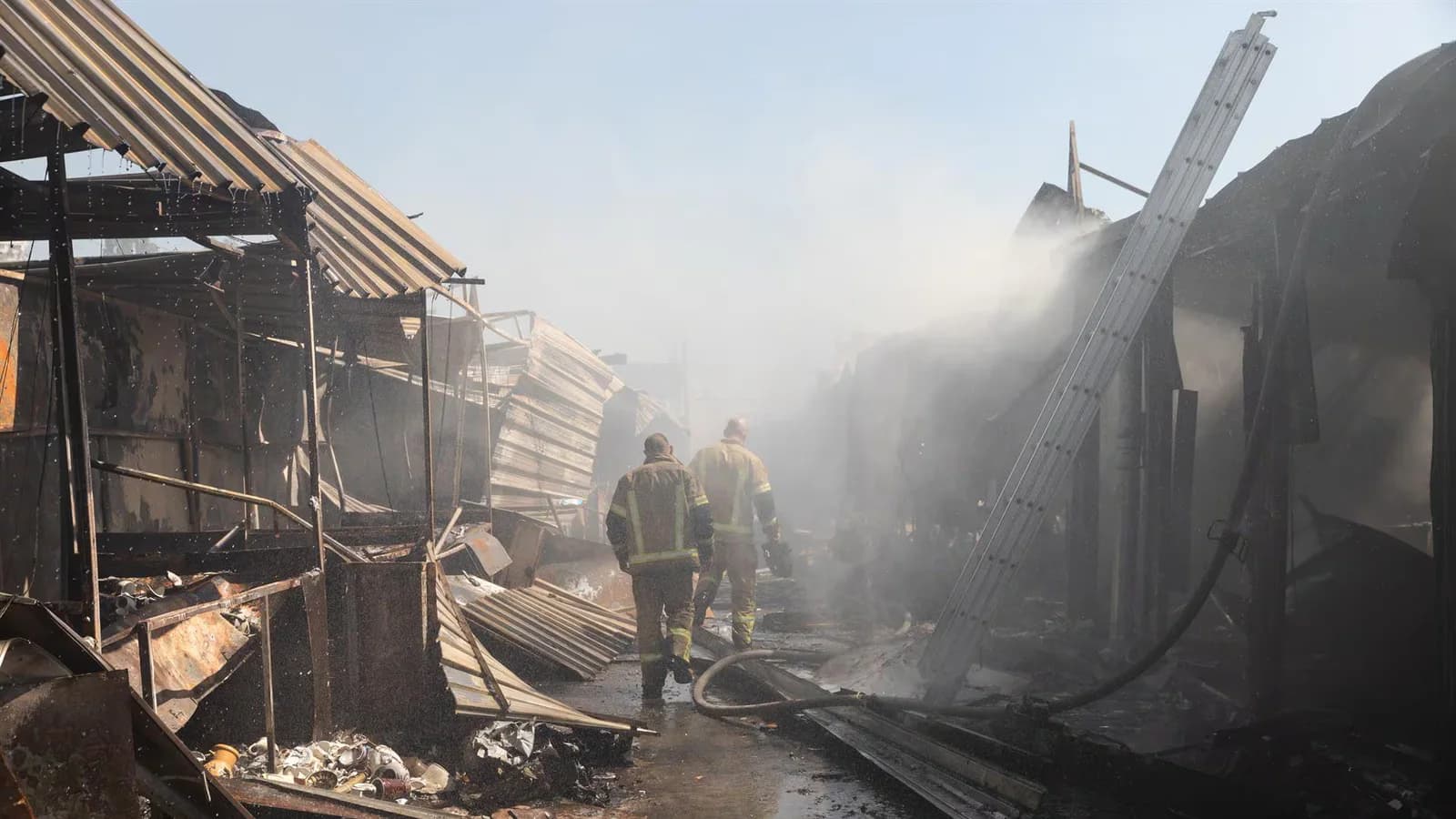 Dos muertos y diez heridos por una nueva oleada de ataques rusos sobre Kiev