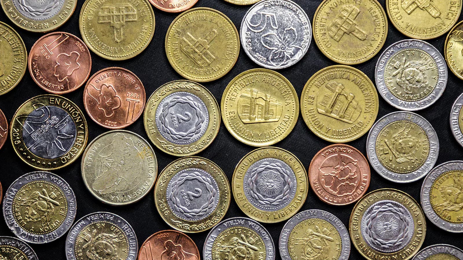 Las monedas pierden lugar frente a los pagos electrónicos