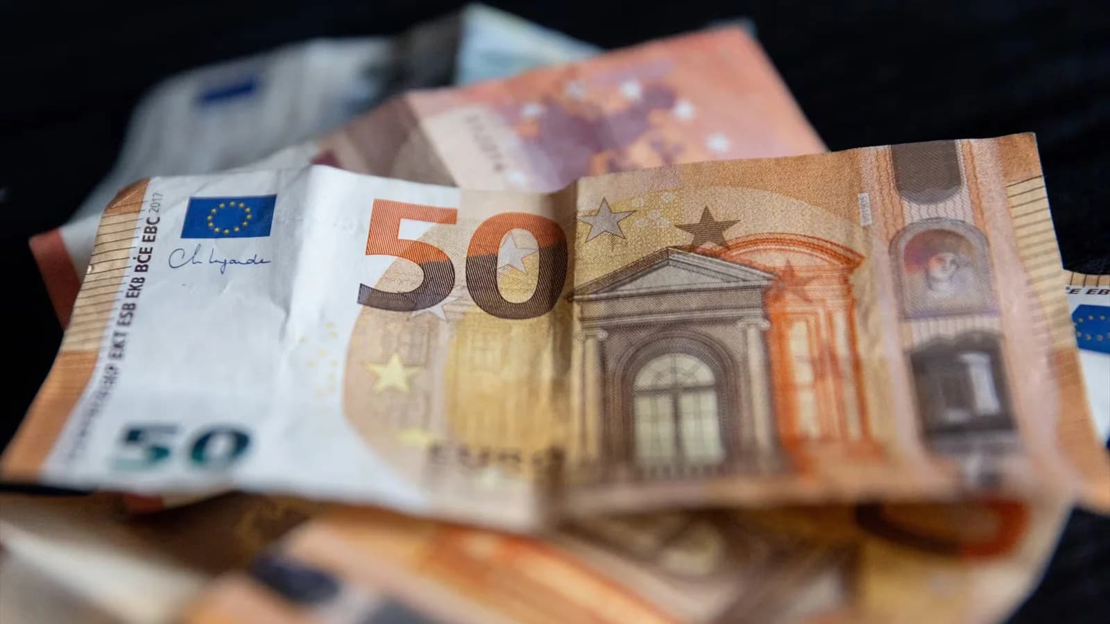 El Tesoro español capta 2.416,82 millones en letras y sube los intereses ofrecidos