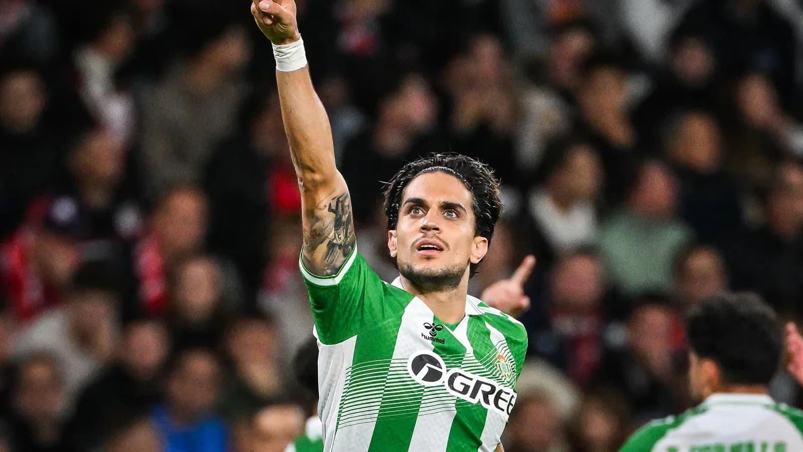 El Betis remontó al Lille y volvió con triunfo a la Champions