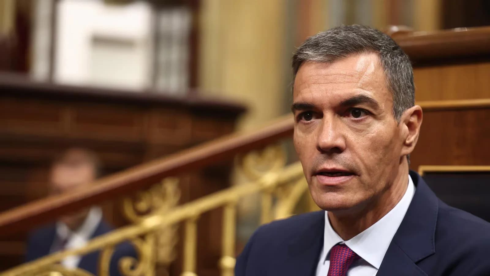 Sánchez considera “normal y oportuna” la reunión de Felipe VI con Robles