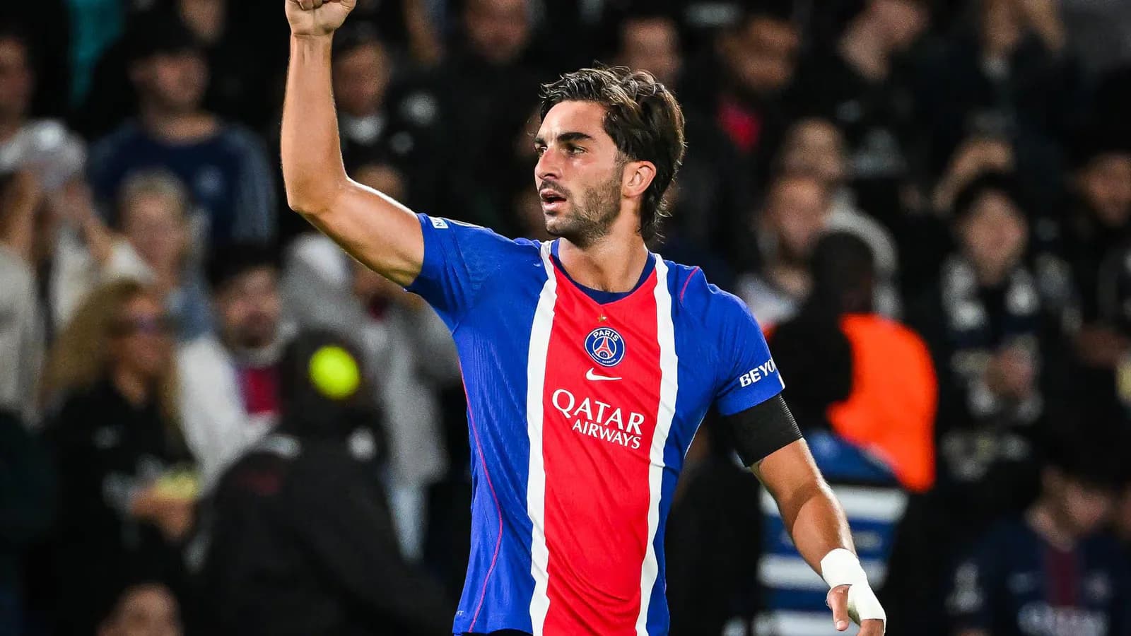 El PSG goleó al Slovan y el Arsenal ganó con lo justo en Nápoles