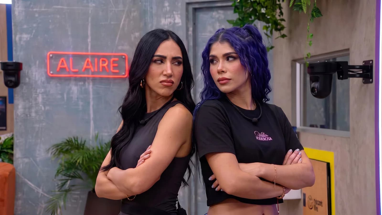 Beba de la Cruz negó estar enamorada de Alexa Torrex: “Me arrepiento de ese beso”