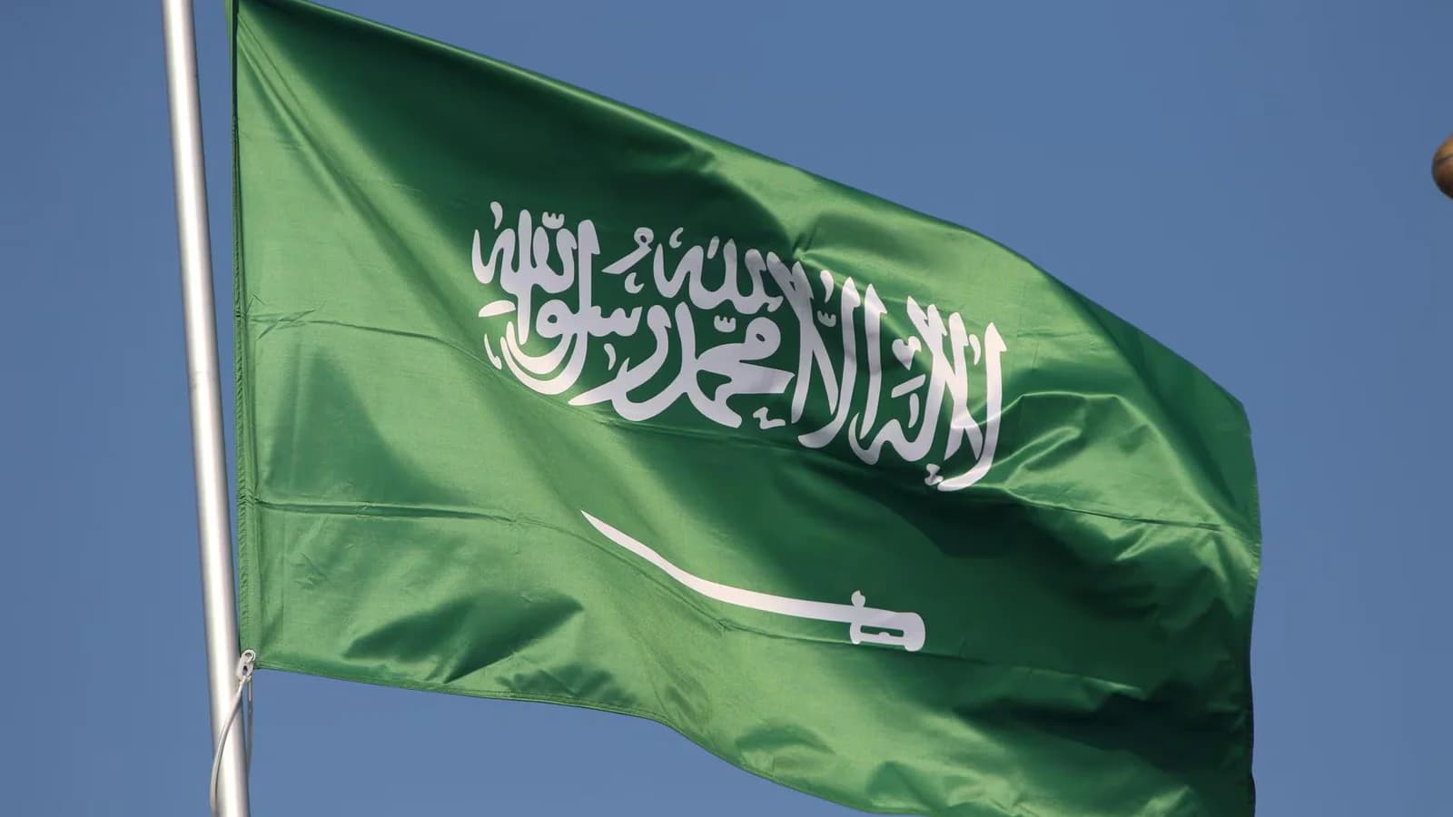 Arabia Saudita cerró temporalmente el oleoducto Este-Oeste tras varios ataques
