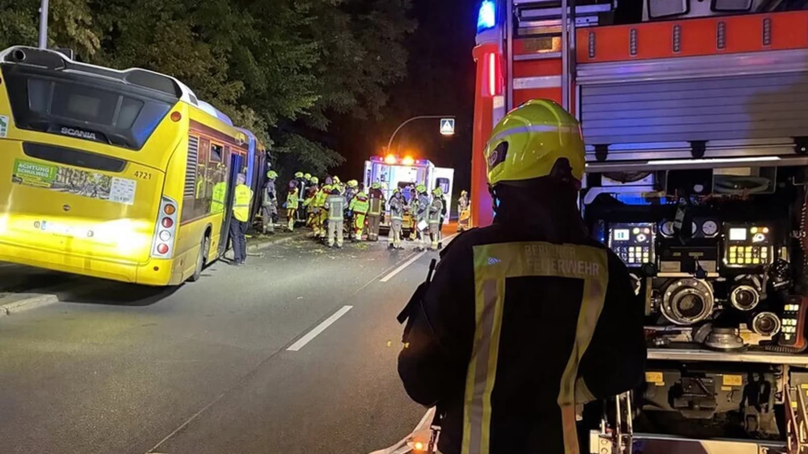 Once heridos tras el choque de un colectivo contra un árbol en Berlín