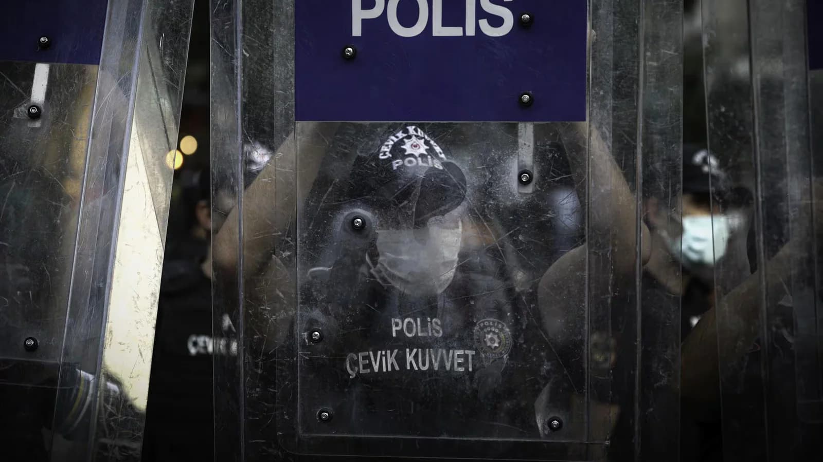 Turquía realiza redadas contra organizaciones y activistas LGBTI en 15 provincias