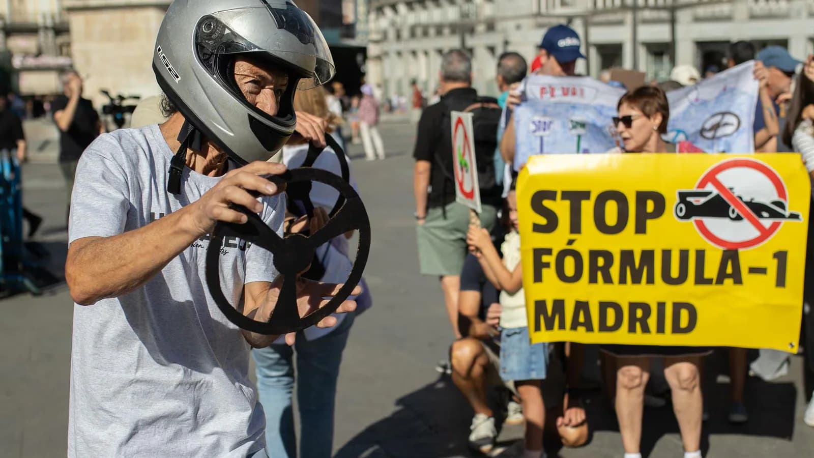 Liberaron a 11 activistas de Greenpeace detenidas durante una protesta en Madrid