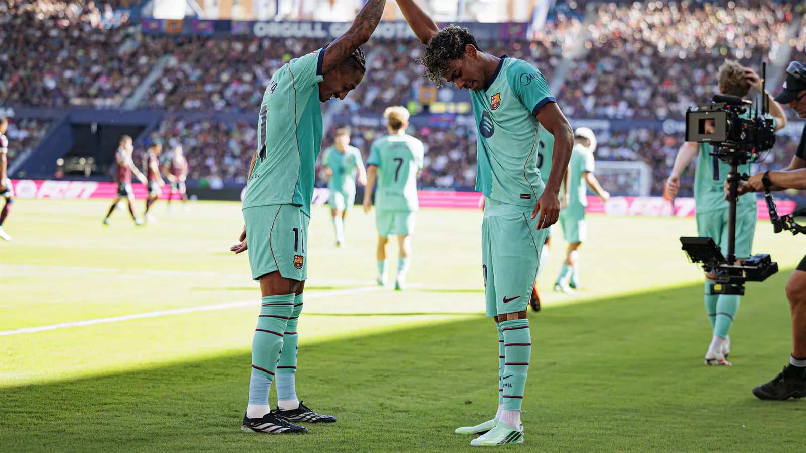 Barcelona venció 4-2 al Levante y sigue líder con puntaje ideal
