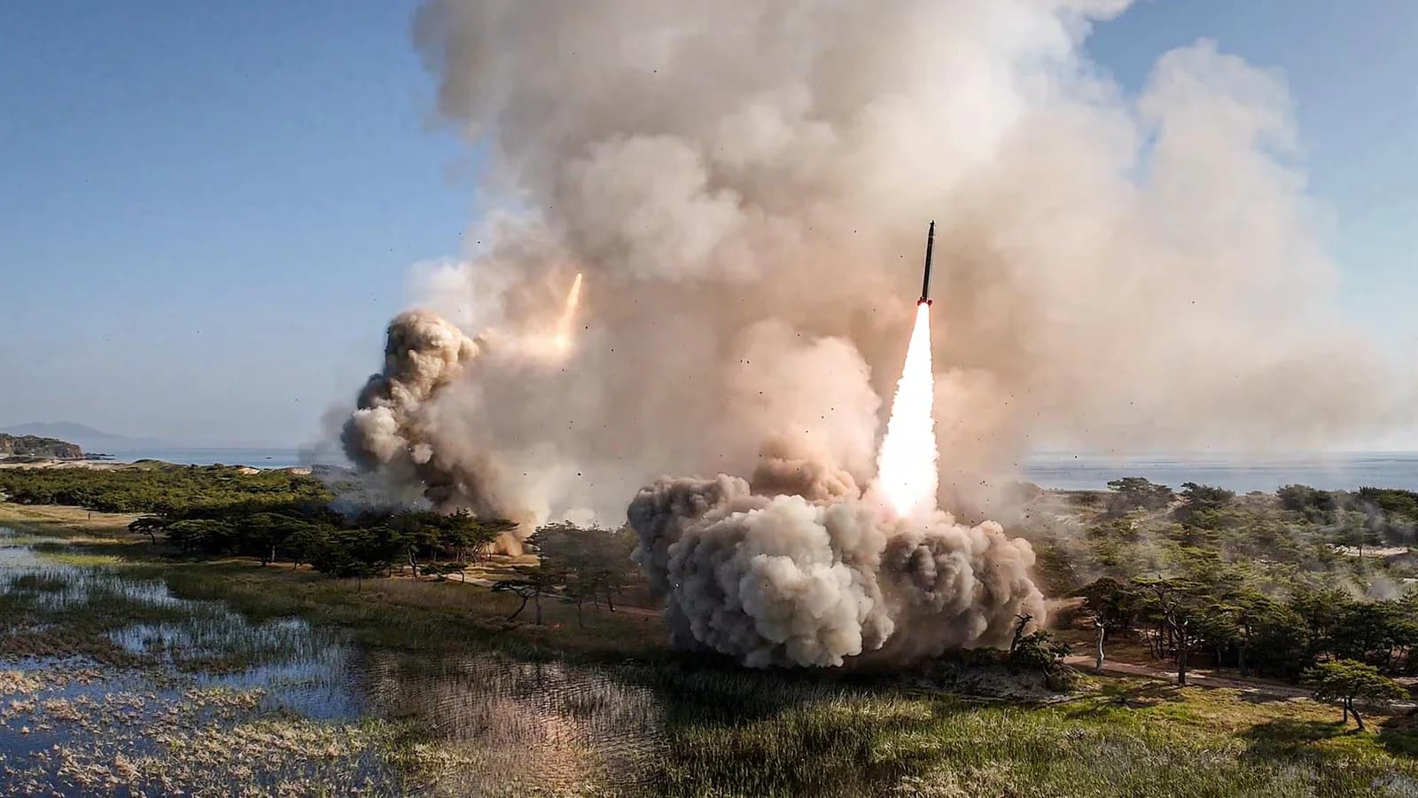 Corea del Norte informó maniobras con artillería y misiles de largo alcance
