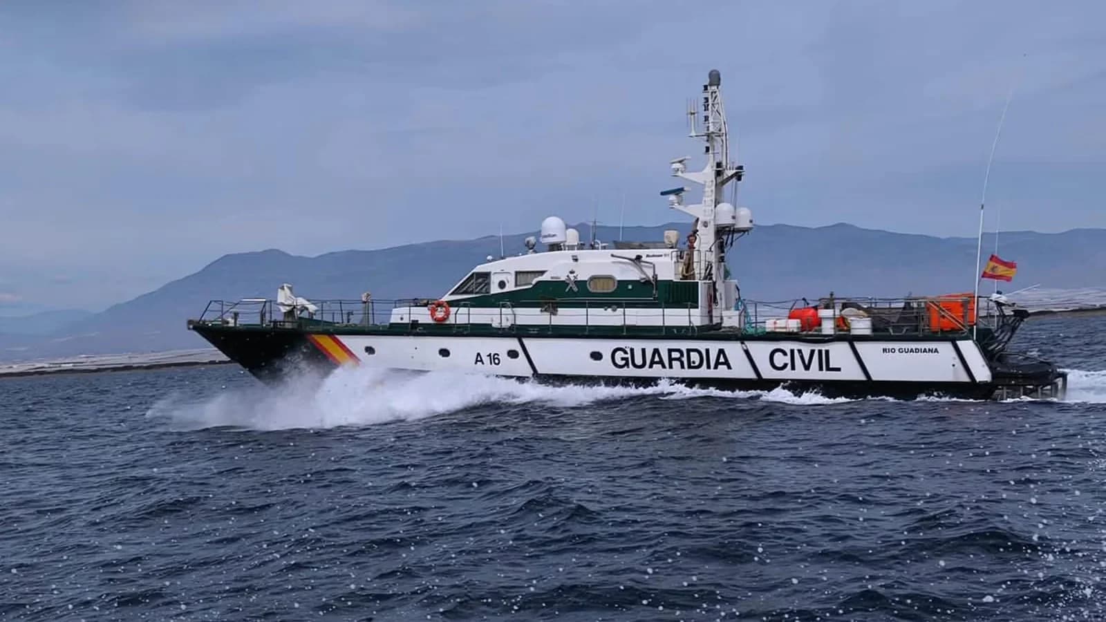 Cinco detenidos tras embestir una patrullera de la Guardia Civil en Adra