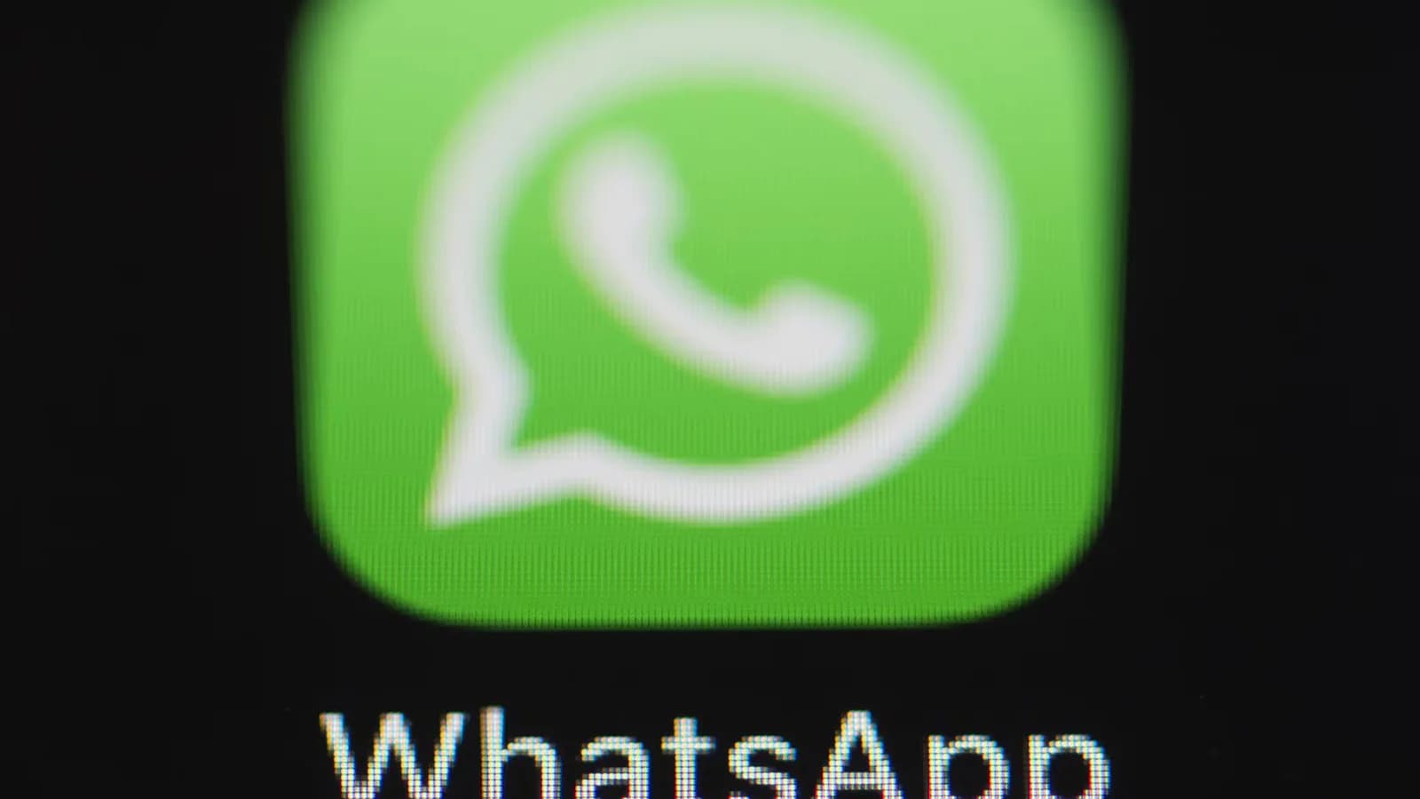 Explotan dos fallas para tomar cuentas de WhatsApp en iPhones y pedir dinero