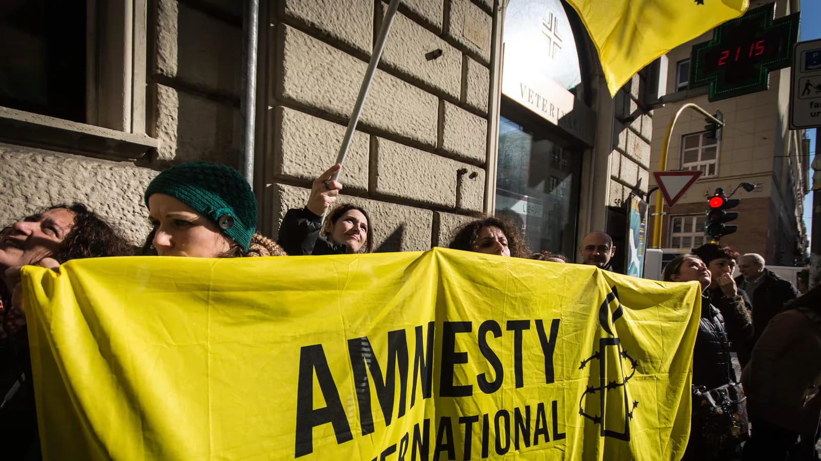 Turquía ordena bloquear cuentas de ONG y activistas de derechos humanos