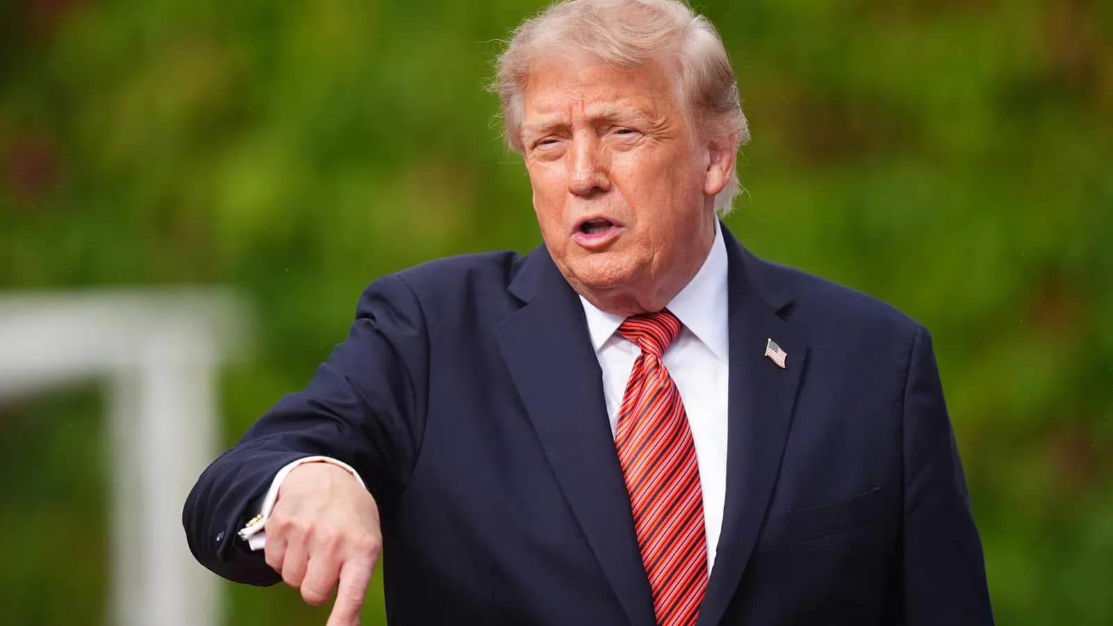 Trump descalificó las advertencias sobre la IA y las comparó con el cambio climático