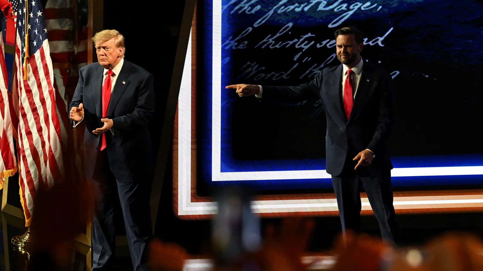 Trump y Vance salen a hacer campaña ante un escenario difícil para los republicanos