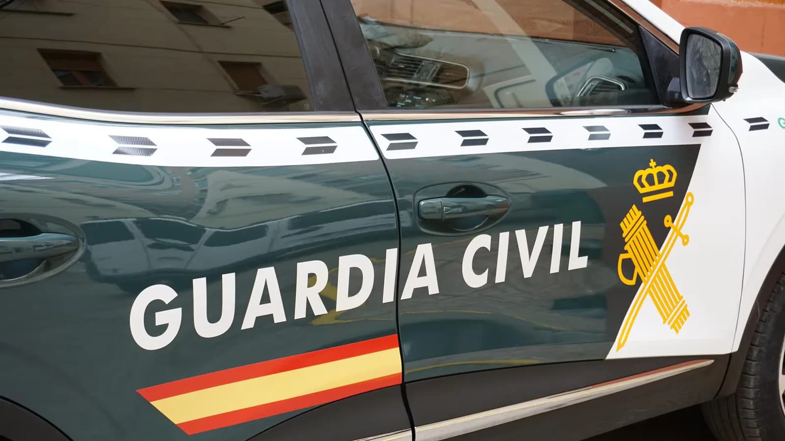 Detienen a dos personas con 280.000 euros en un vehículo en la A-3, en Villares del Saz