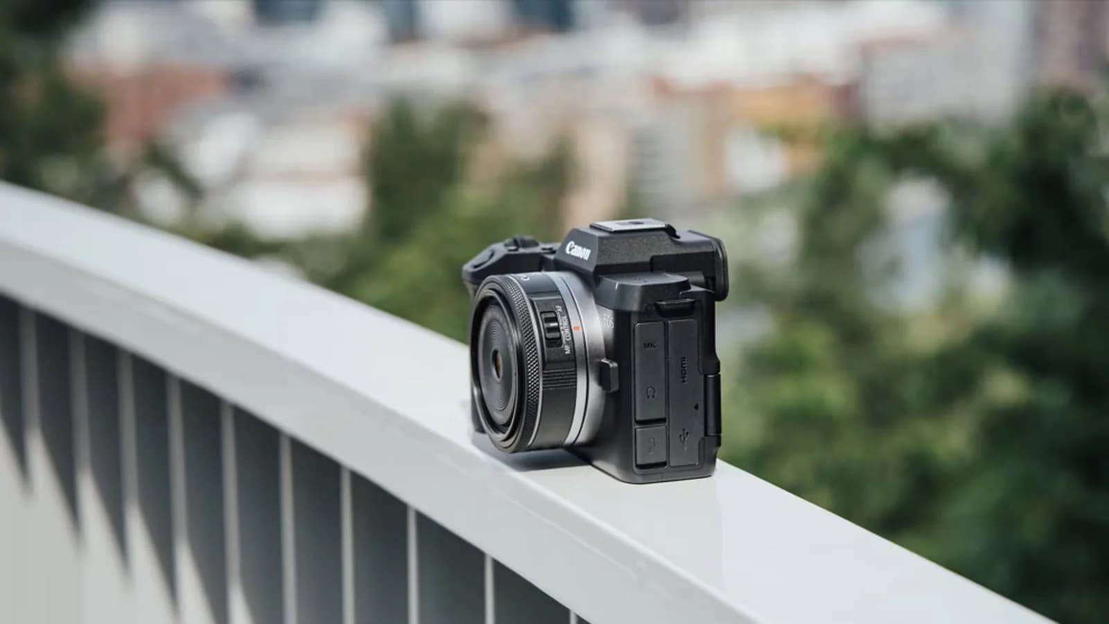 Canon presenta la EOS R8 Mark II, una full frame compacta para usar con una mano