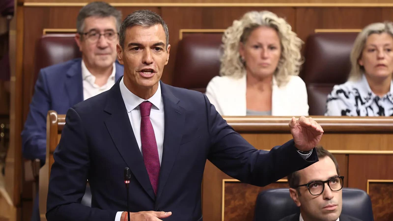 Sánchez reclama a la CEOE sensibilidad y mejoras salariales en la negociación colectiva