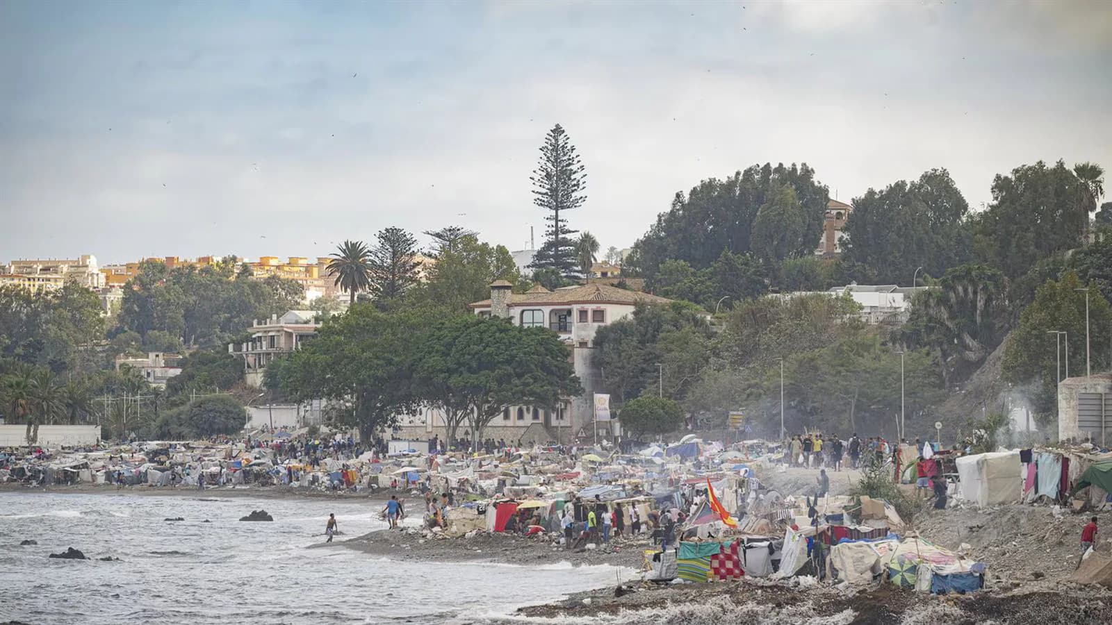 Detuvieron a dos personas migrantes en Ceuta por lesiones y allanamiento