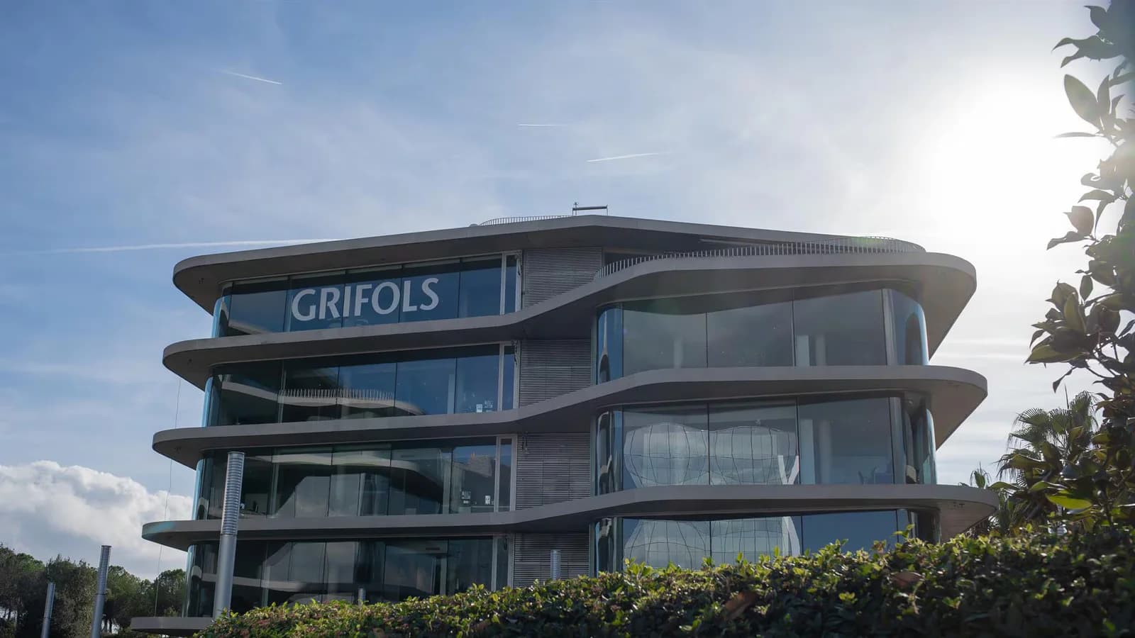Grifols acuerda con Engie la compra de energía renovable hasta 2037