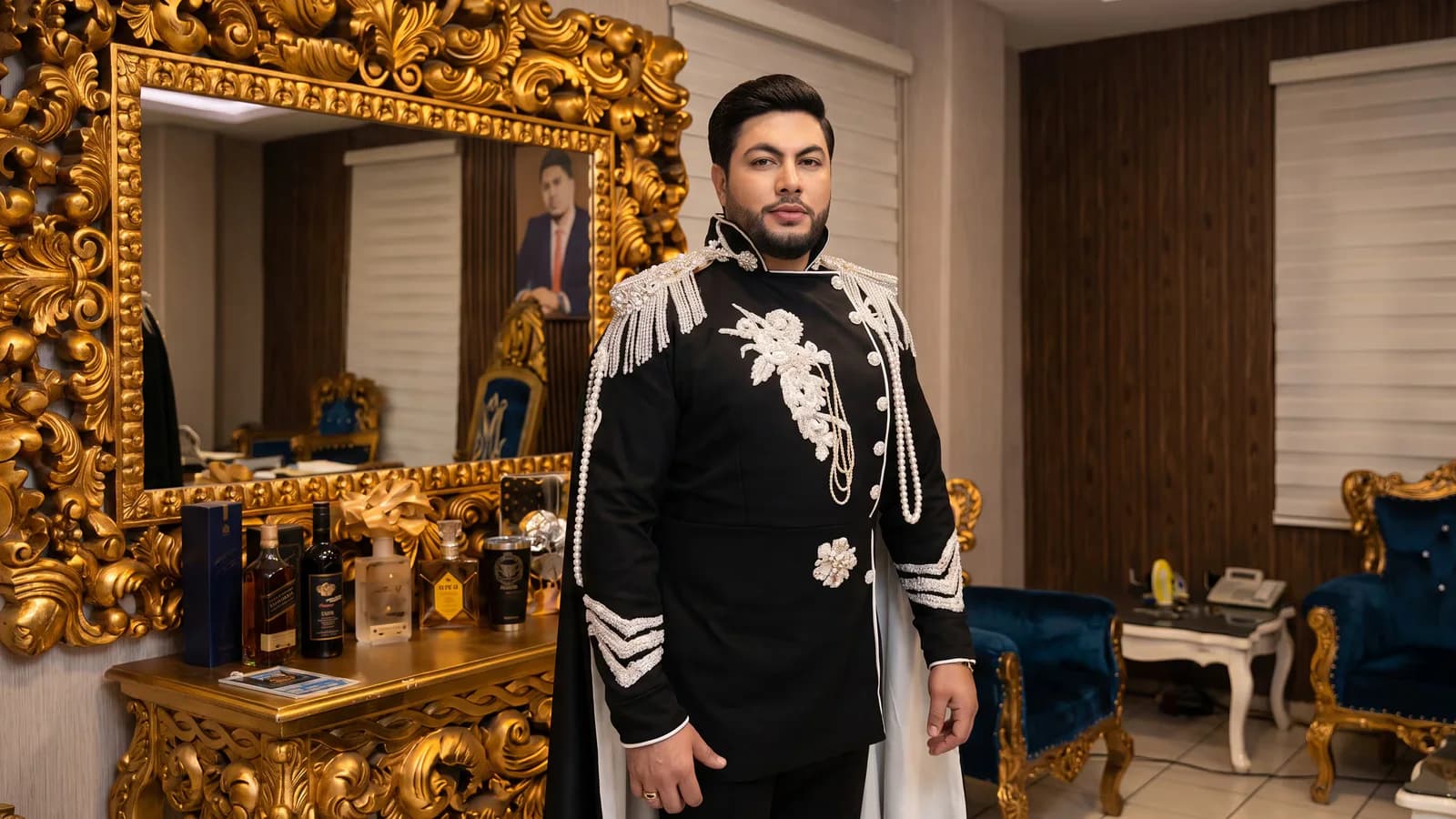 Richard Millán, el alcalde de Elota que encabezó el Grito con traje de emperador