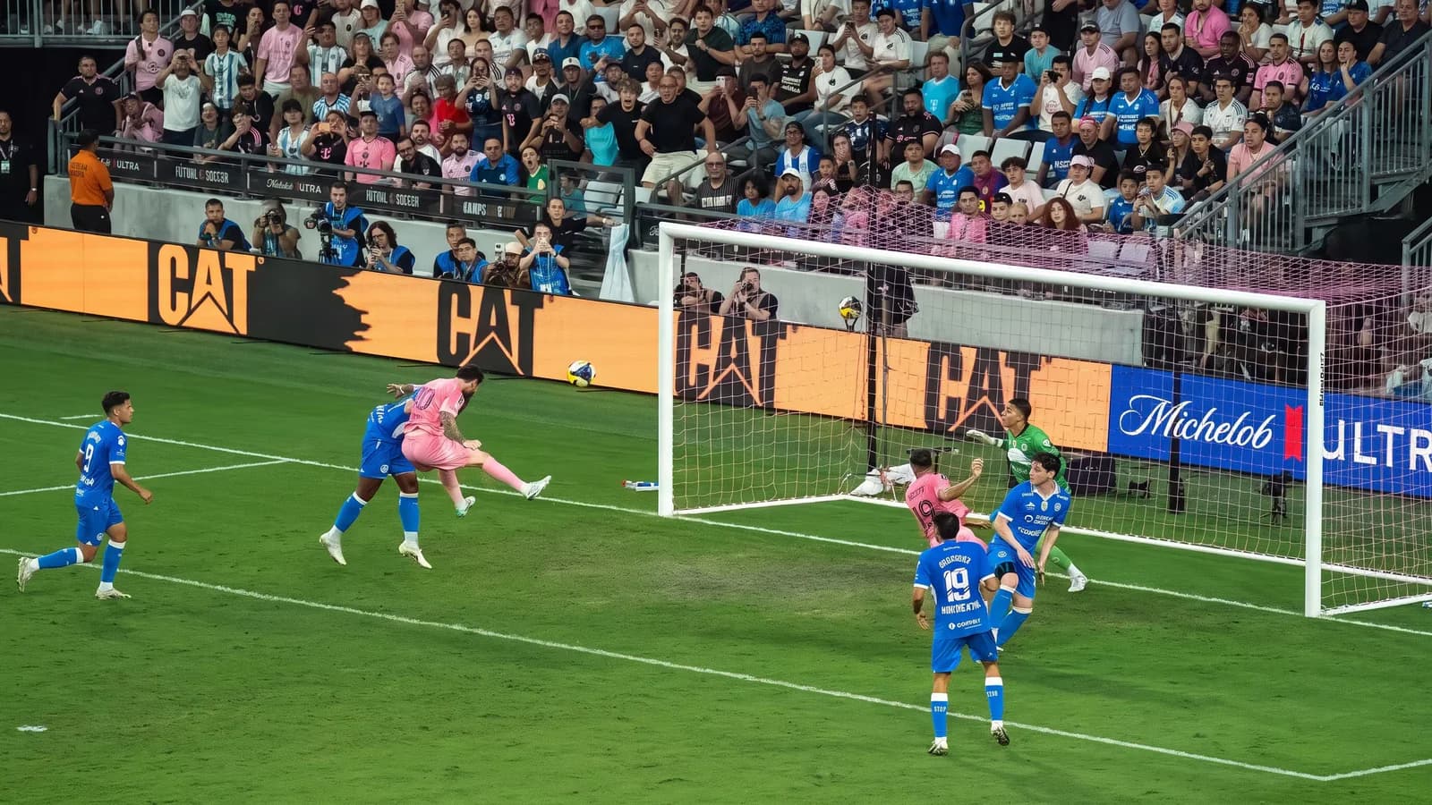 Inter Miami derrotó a Cruz Azul y ganó la Campeones Cup; Messi llegó a 100 goles