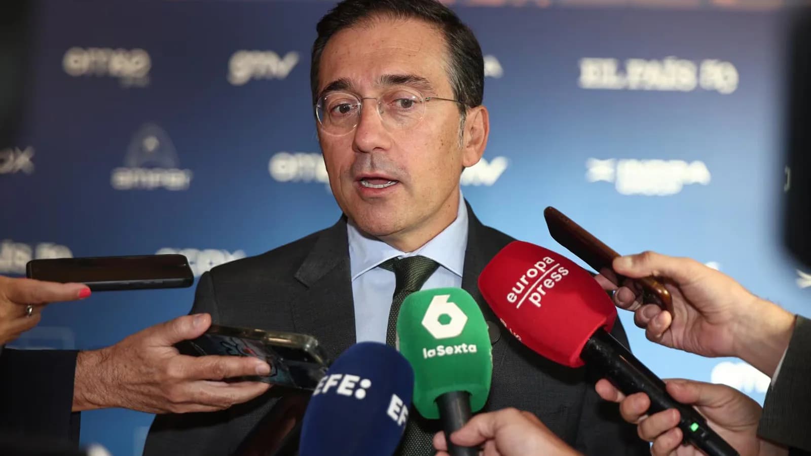 Albares trasladó a Ceuta y Melilla el plan para reforzar su integración europea