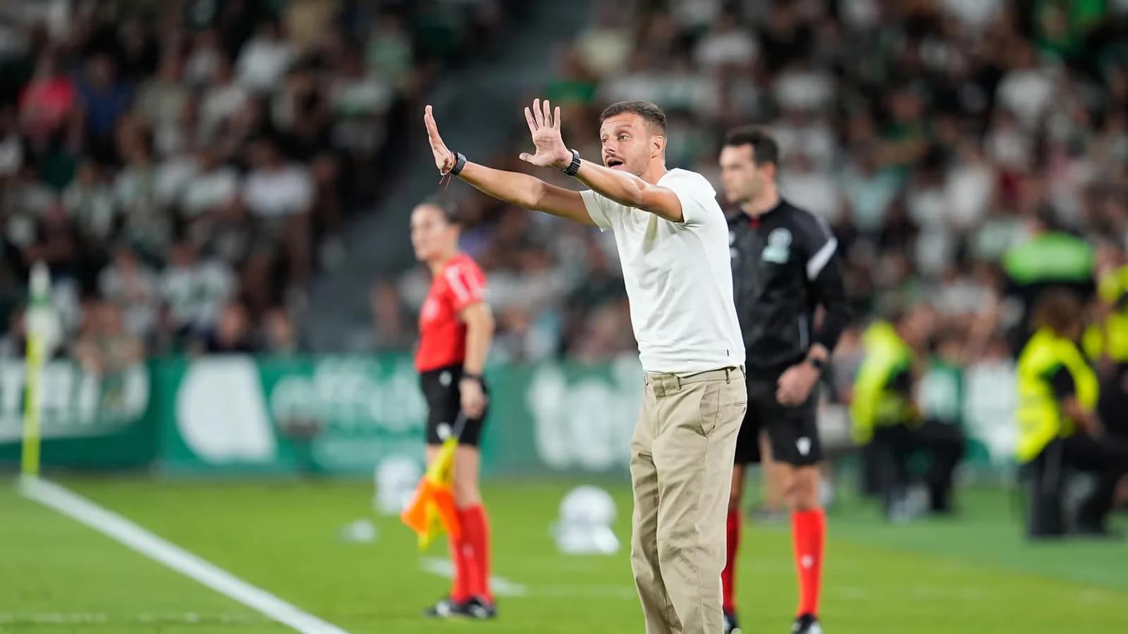 Espanyol recibe a Elche, que llega con Anselmi bajo presión